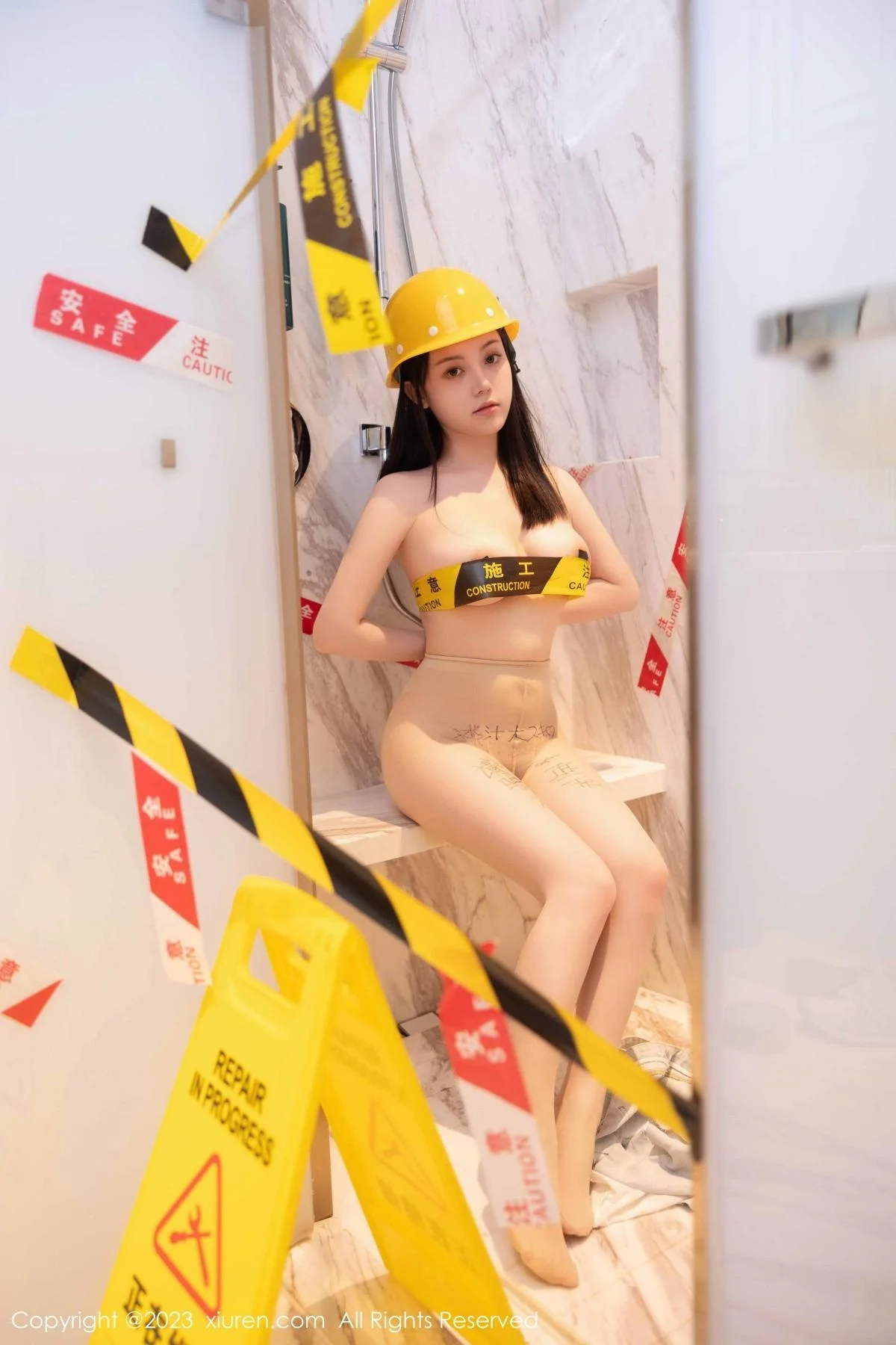 豆瓣酱性感维修工装扮超薄无内肉丝秀火辣身材绝美写真 第 59 张