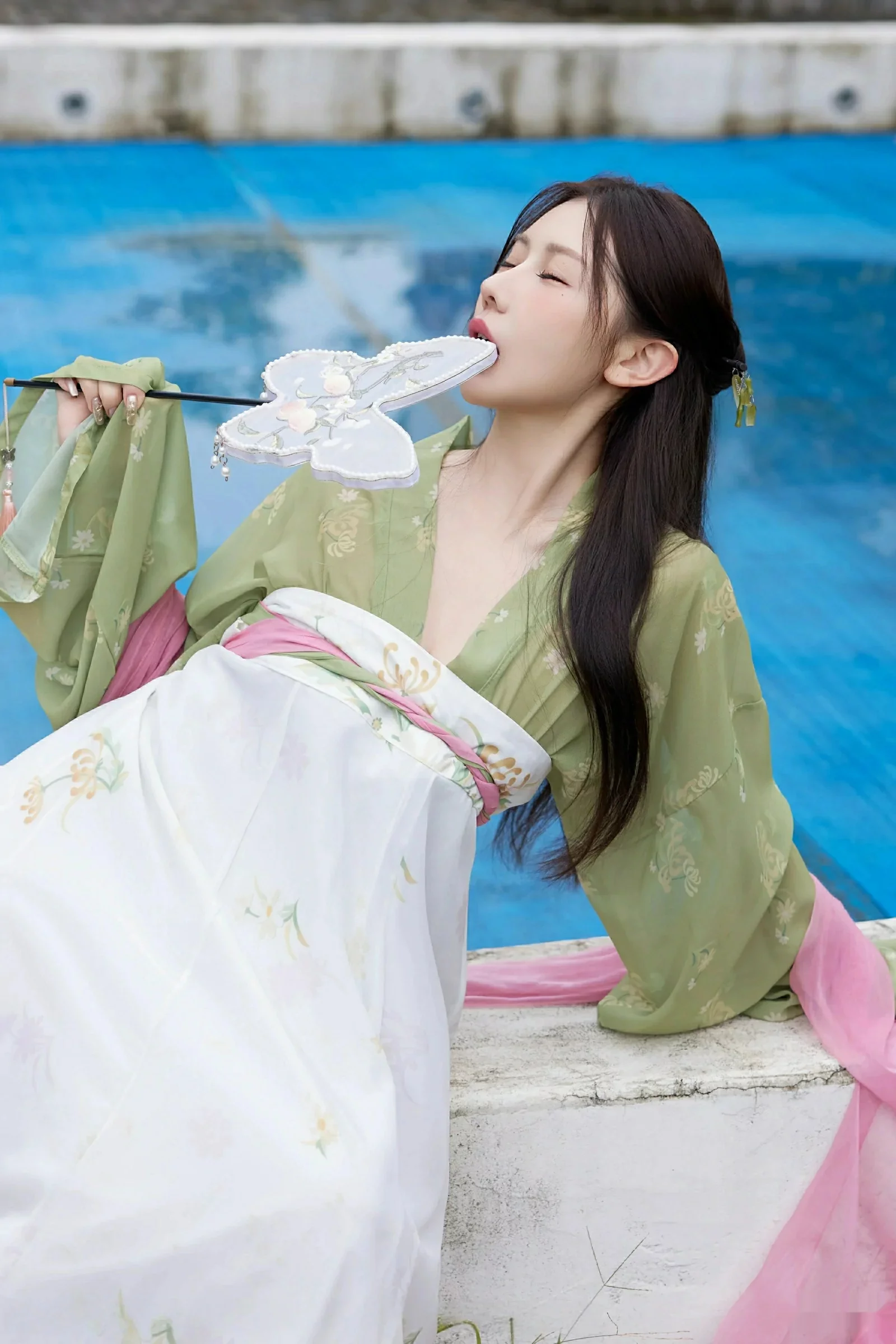 尹甜甜sunny性感薄纱汉服装扮配超薄肉丝秀完美身材绝美写真 第 19 张