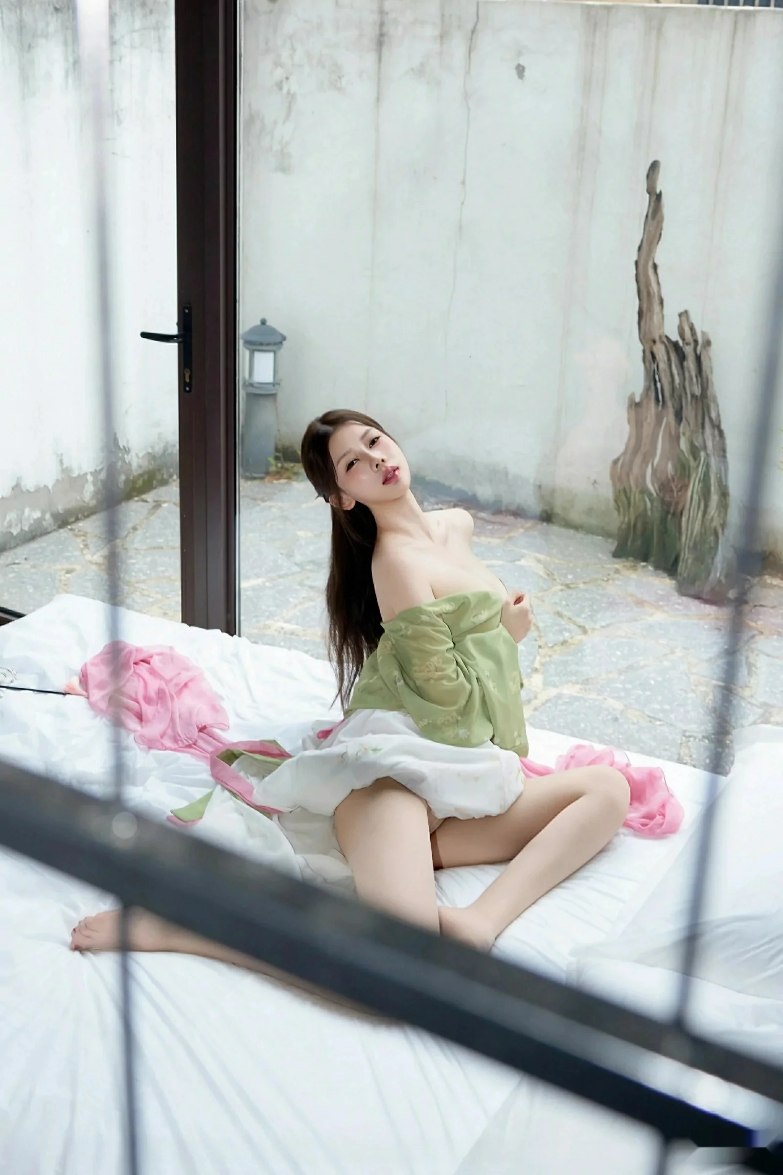 尹甜甜sunny性感薄纱汉服装扮配超薄肉丝秀完美身材绝美写真 第 81 张