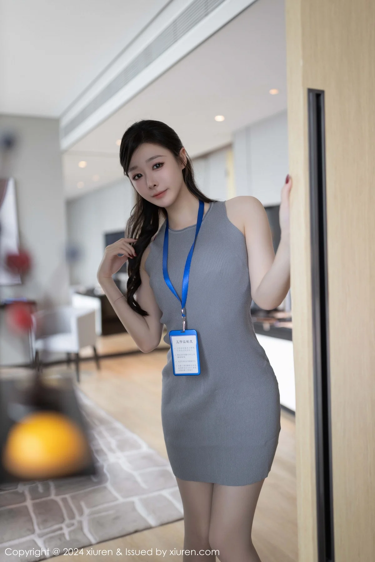 小逗逗性感灰色OL职员装配超薄黑丝秀曼妙身姿迷人绝美写真 第 16 张