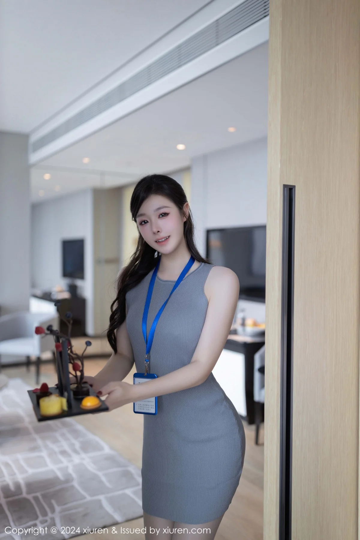 小逗逗性感灰色OL职员装配超薄黑丝秀曼妙身姿迷人绝美写真 第 17 张