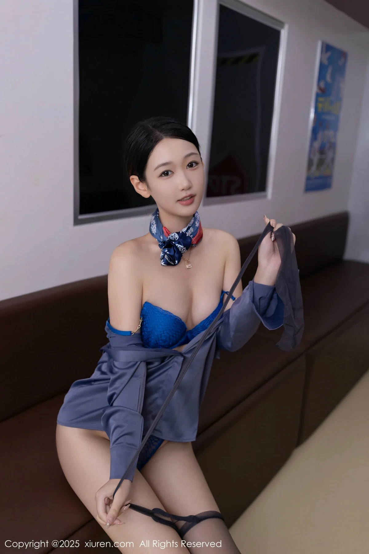 唐安琪性感深色空姐制服露蓝色蕾丝内衣秀曼妙身姿绝美写真 第 112 张