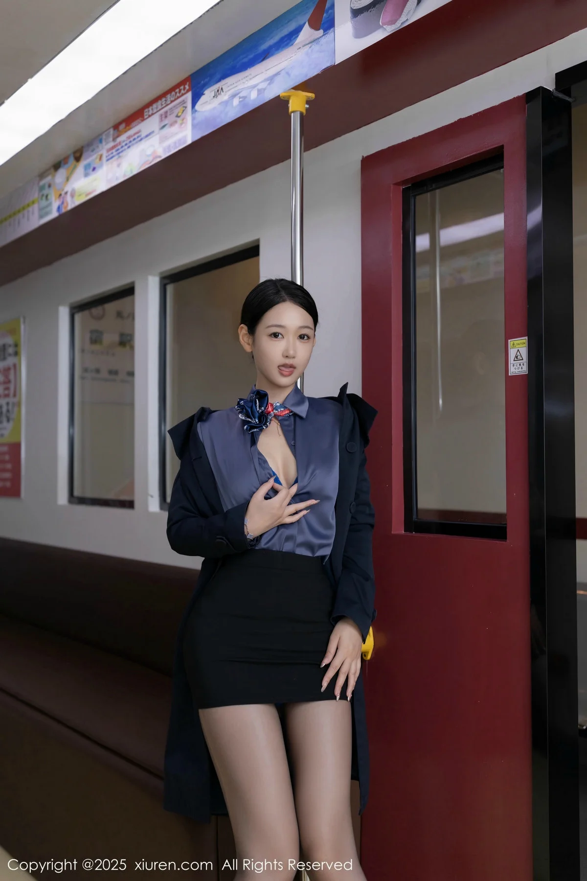 唐安琪性感深色空姐制服露蓝色蕾丝内衣秀曼妙身姿绝美写真 第 25 张