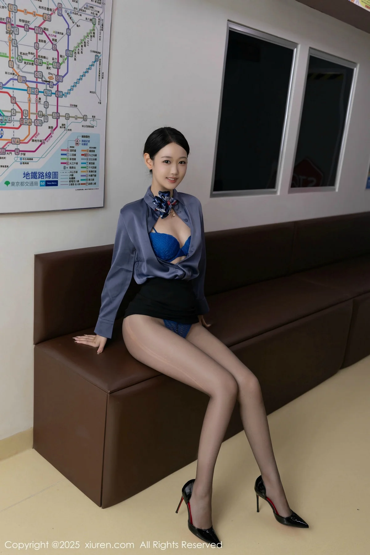 唐安琪性感深色空姐制服露蓝色蕾丝内衣秀曼妙身姿绝美写真 第 46 张
