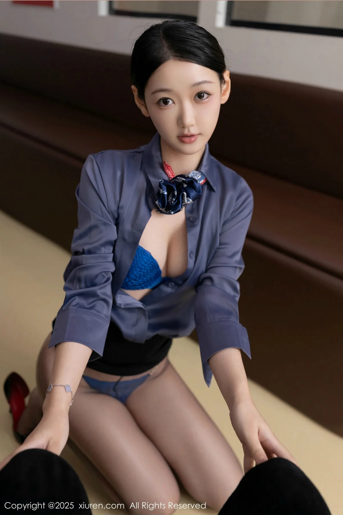 唐安琪性感深色空姐制服露蓝色蕾丝内衣秀曼妙身姿绝美写真 第 73 张