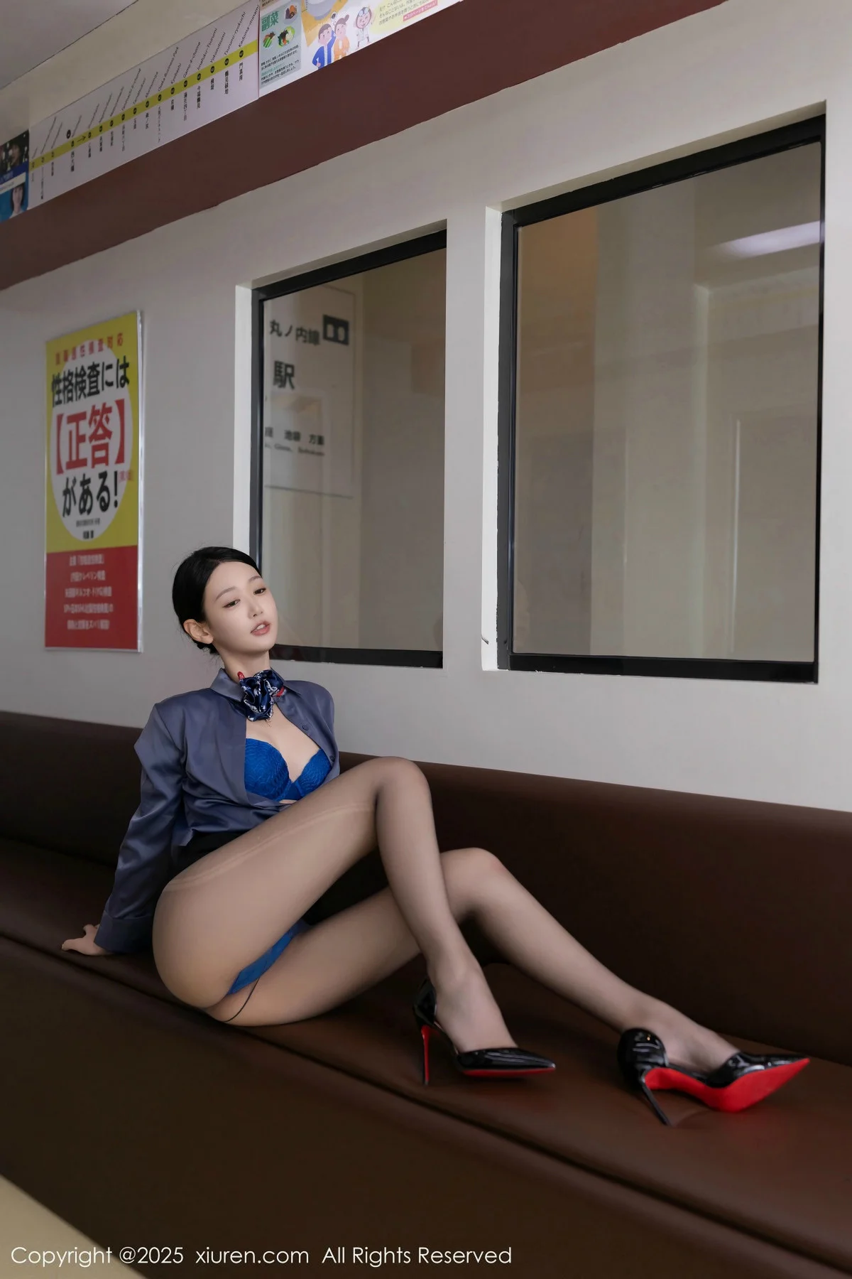 唐安琪性感深色空姐制服露蓝色蕾丝内衣秀曼妙身姿绝美写真 第 78 张