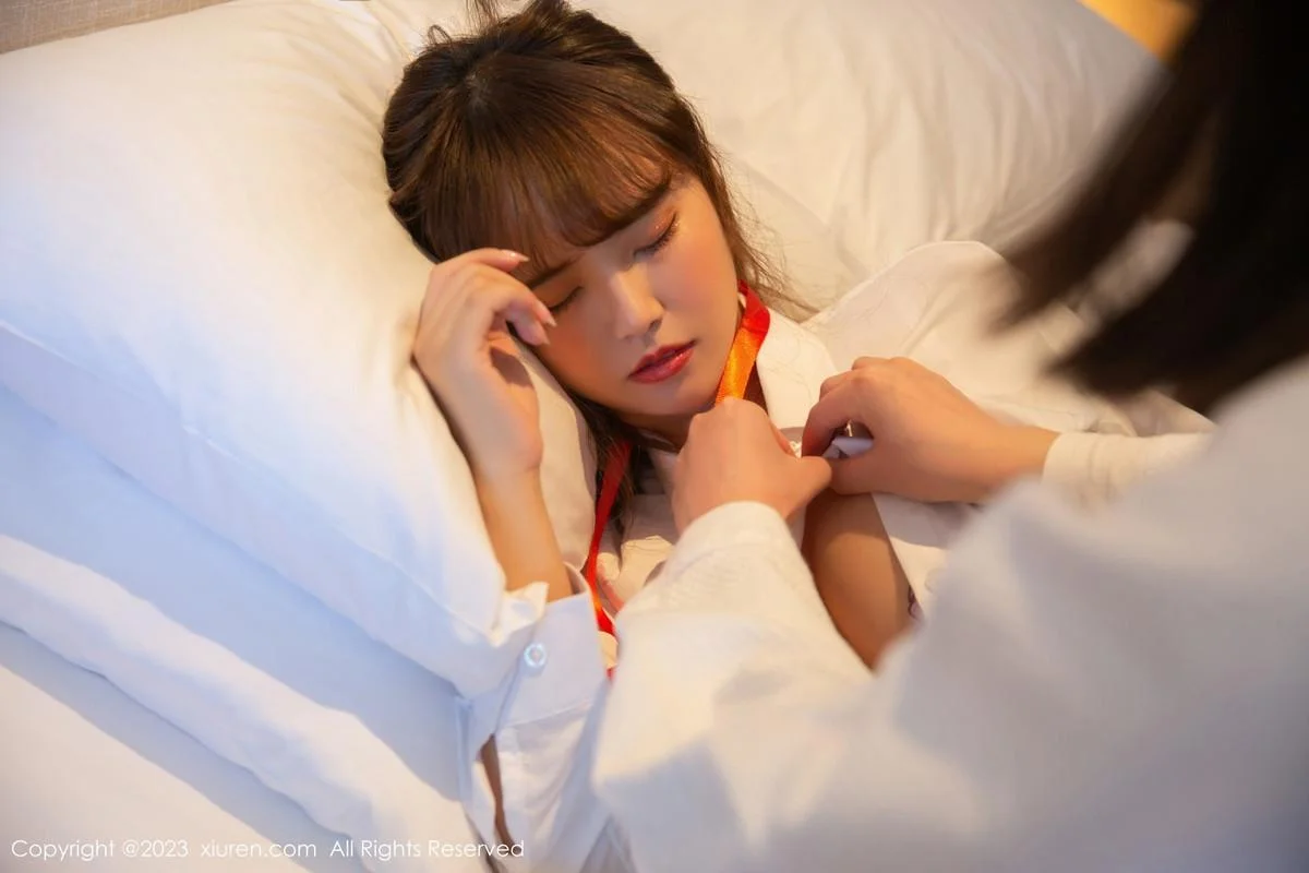 张思允Nice和上司出差半脱露淡紫色蕾丝内衣完美绝美写真 第 31 张