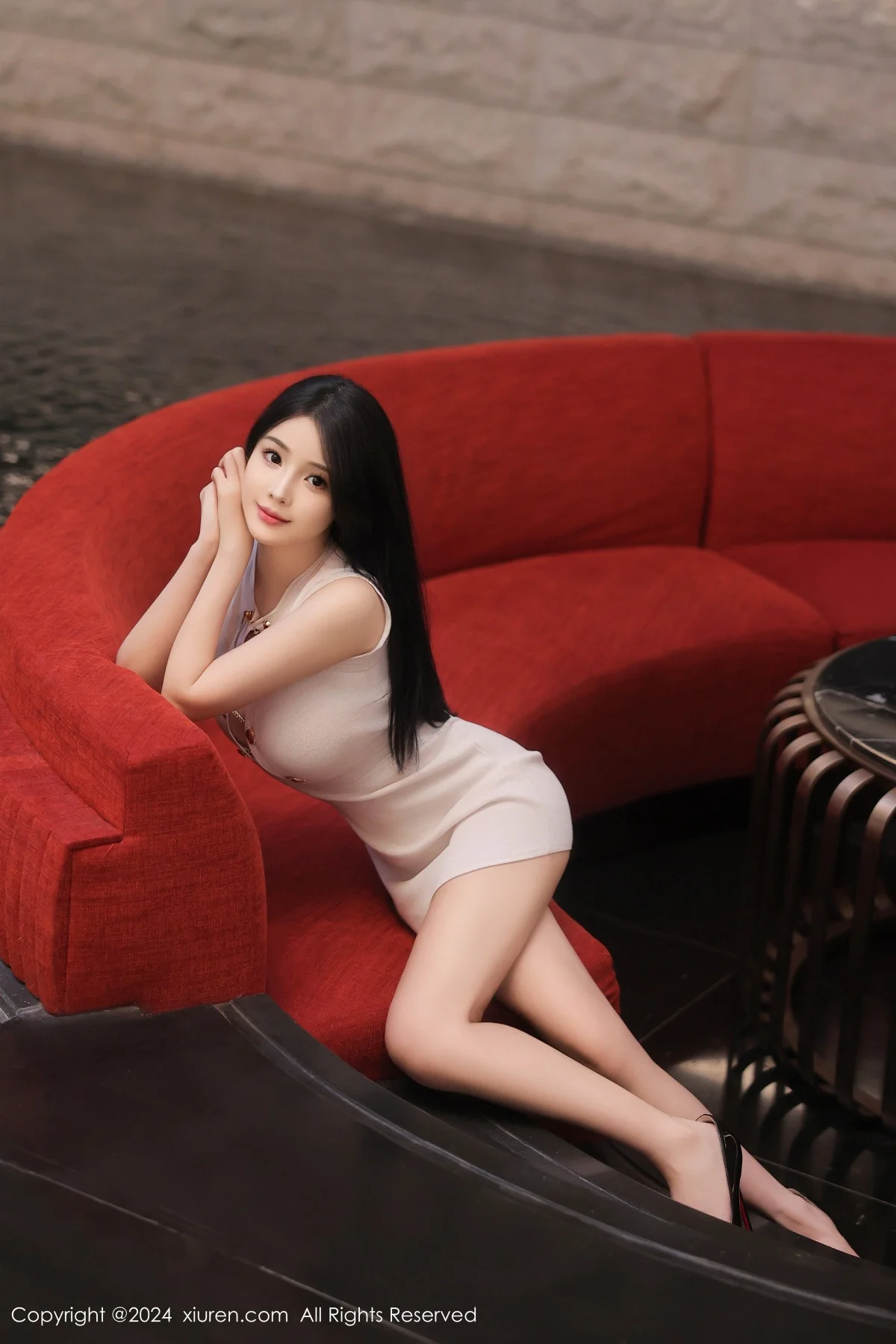 软软酱性感白色连衣短裙配黑丝吊袜秀丰满身材撩人绝美写真 第 4 张