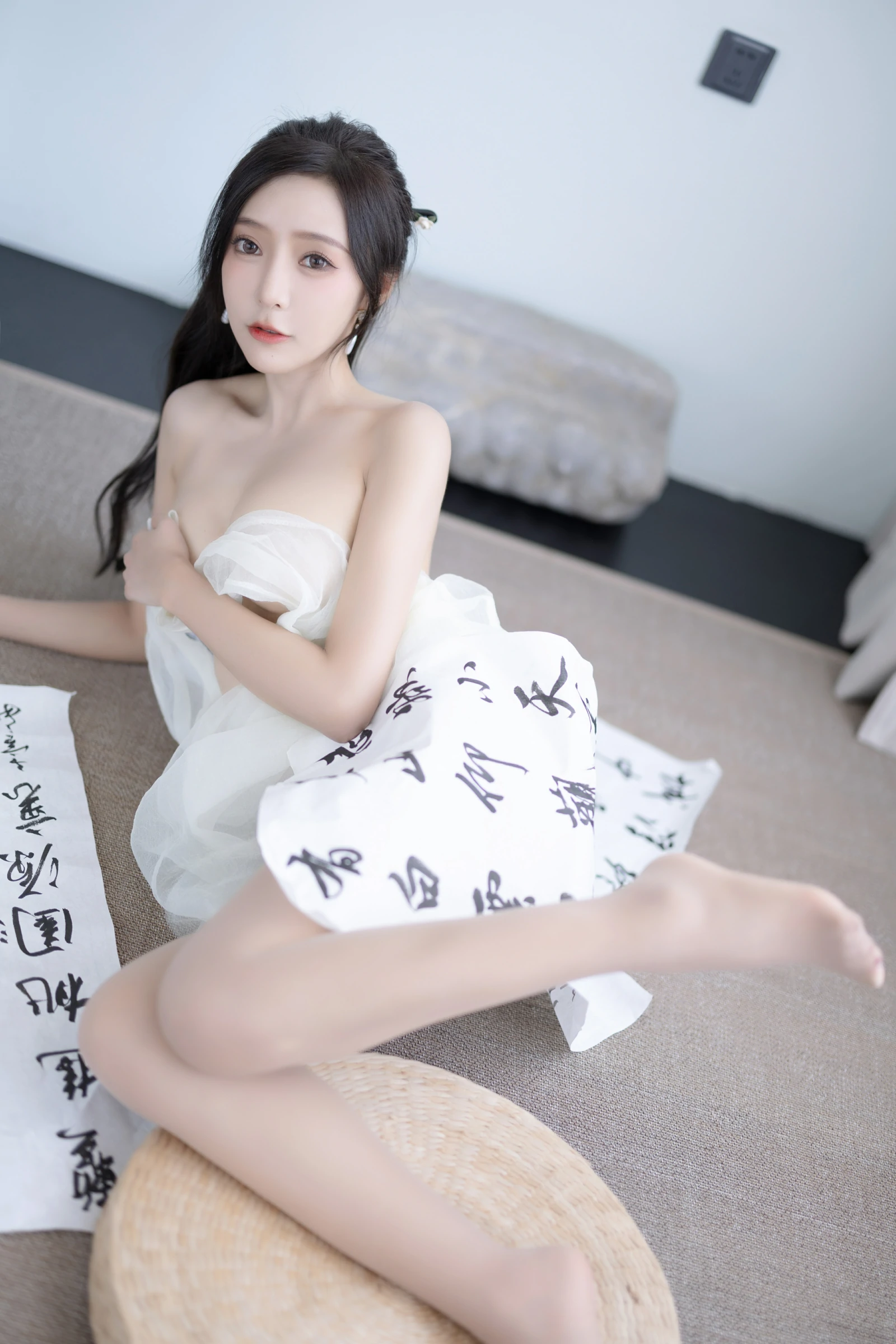 [秀人付费] 王馨瑶Yanni 诱人私拍福利 字画 第 144 张