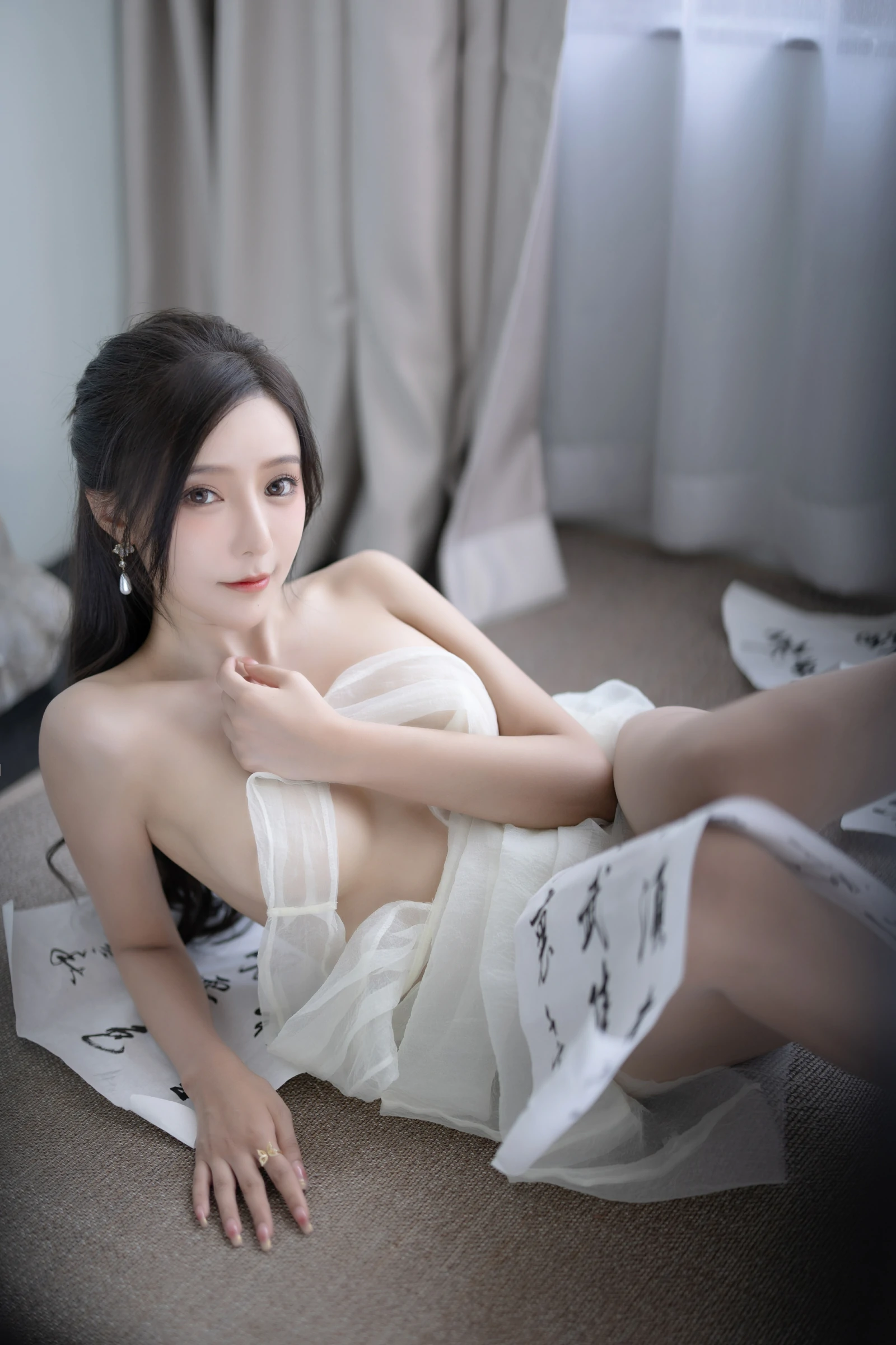 [秀人付费] 王馨瑶Yanni 诱人私拍福利 字画 第 161 张
