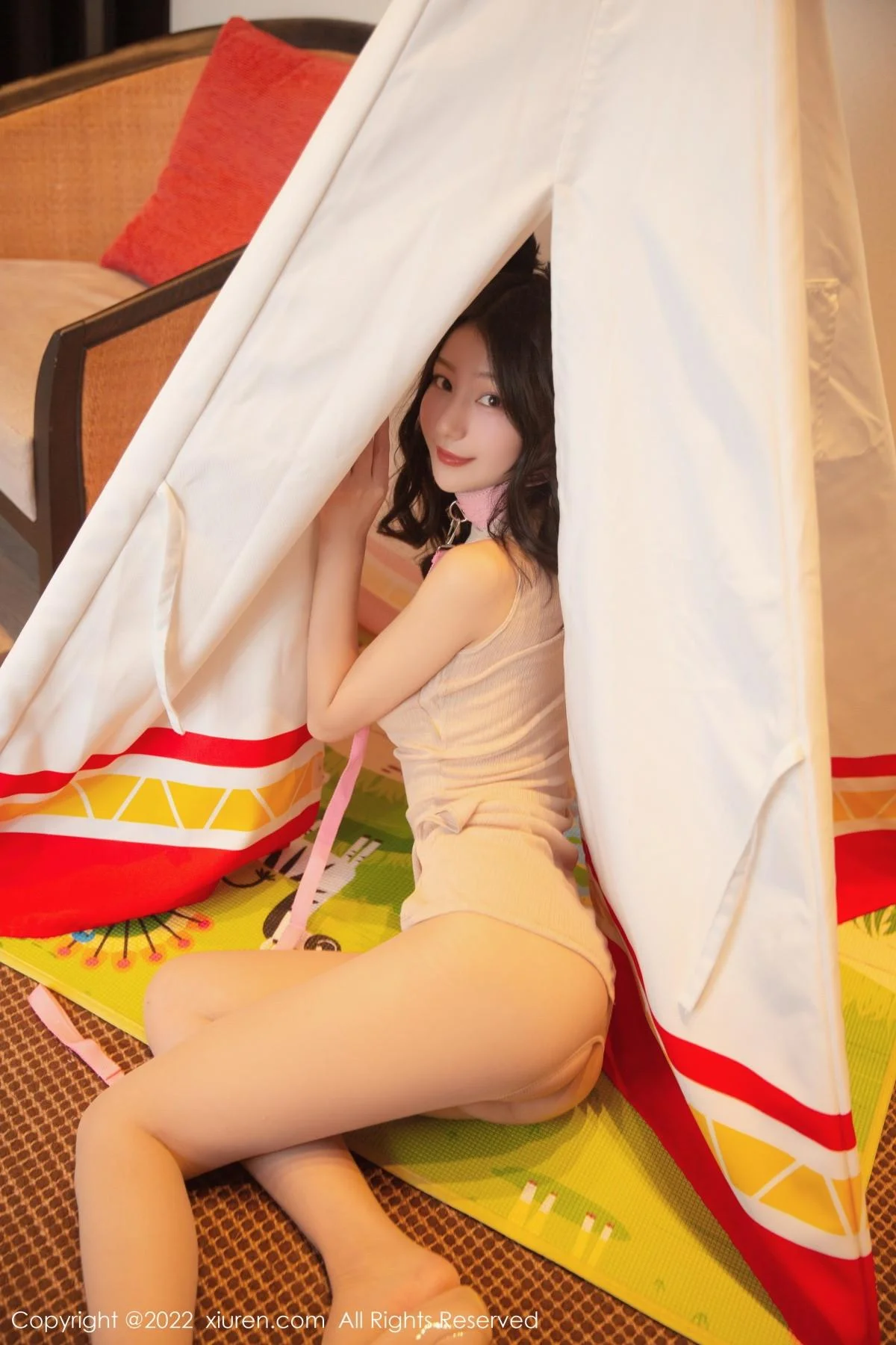 熊小诺北京旅拍私房性感暖色轻透上衣配原色丝袜迷人写真 第 5 张