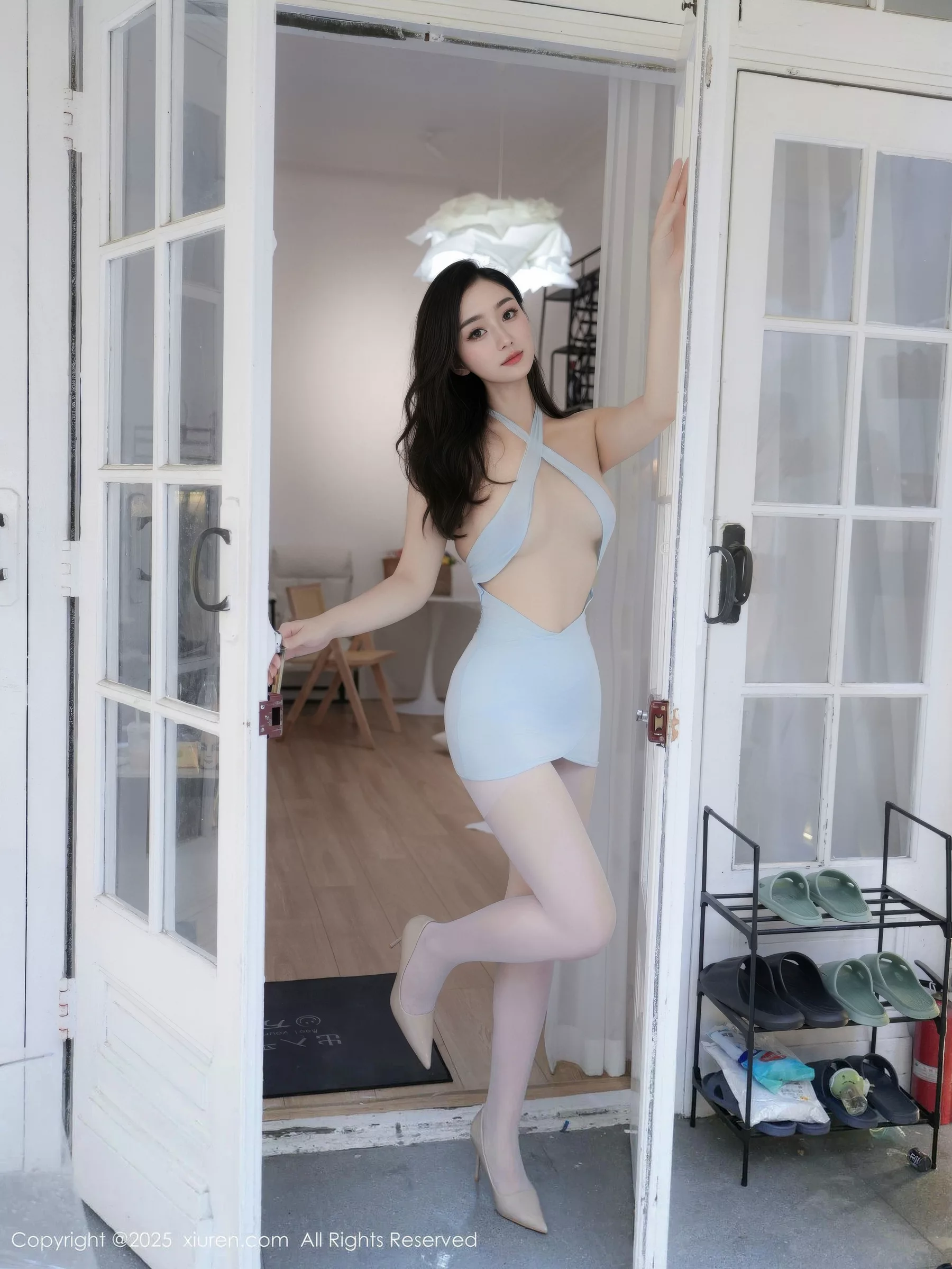 楠芝性感蓝色连衣短裙配超薄白丝秀丰满身材惹火绝美写真 第 37 张