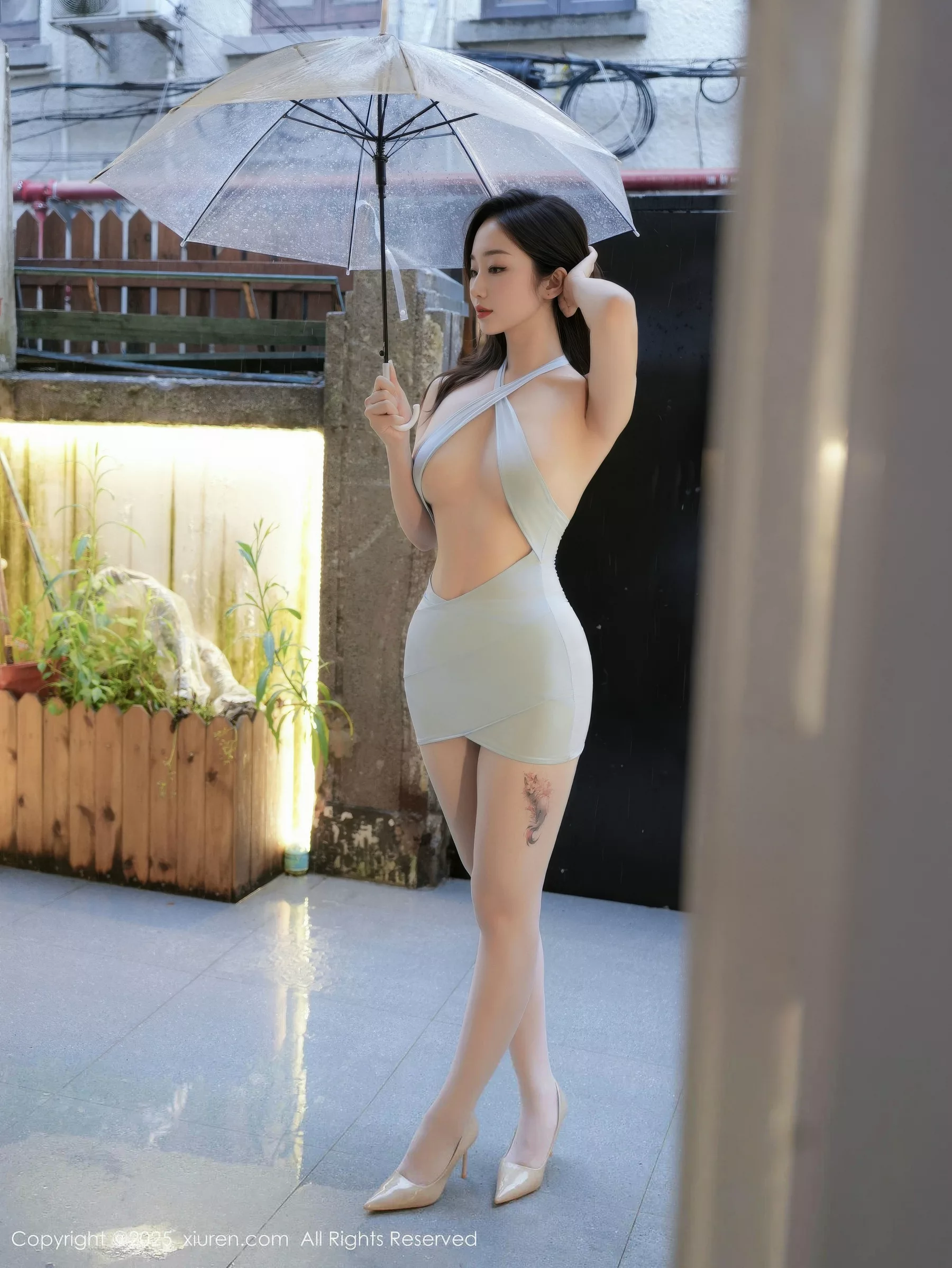 楠芝性感蓝色连衣短裙配超薄白丝秀丰满身材惹火绝美写真 第 7 张