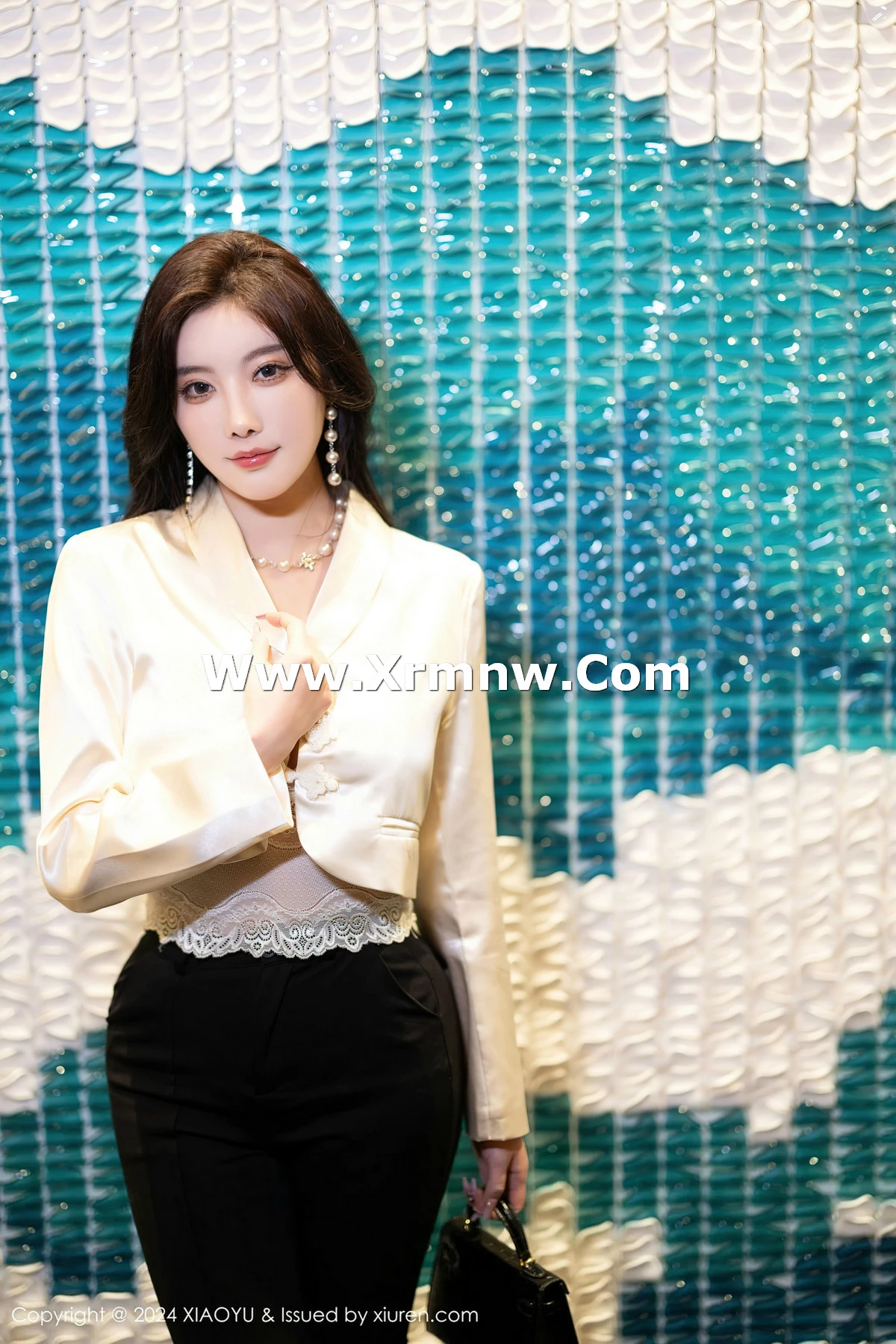 杨晨晨Yome性感白色蕾丝内衣+黑色情趣内衣完美绝美写真 第 15 张