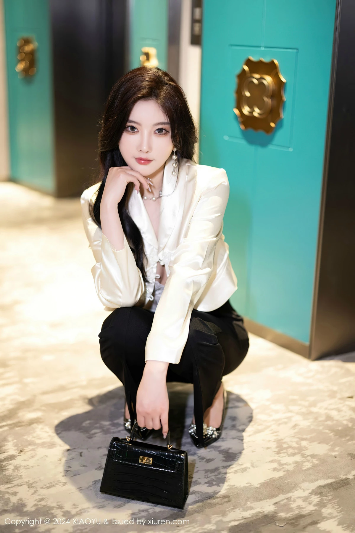 杨晨晨Yome性感白色蕾丝内衣+黑色情趣内衣完美绝美写真 第 33 张