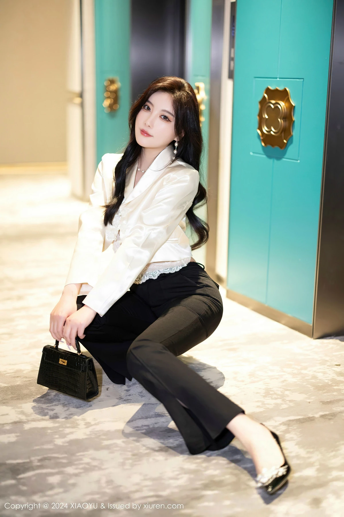 杨晨晨Yome性感白色蕾丝内衣+黑色情趣内衣完美绝美写真 第 35 张