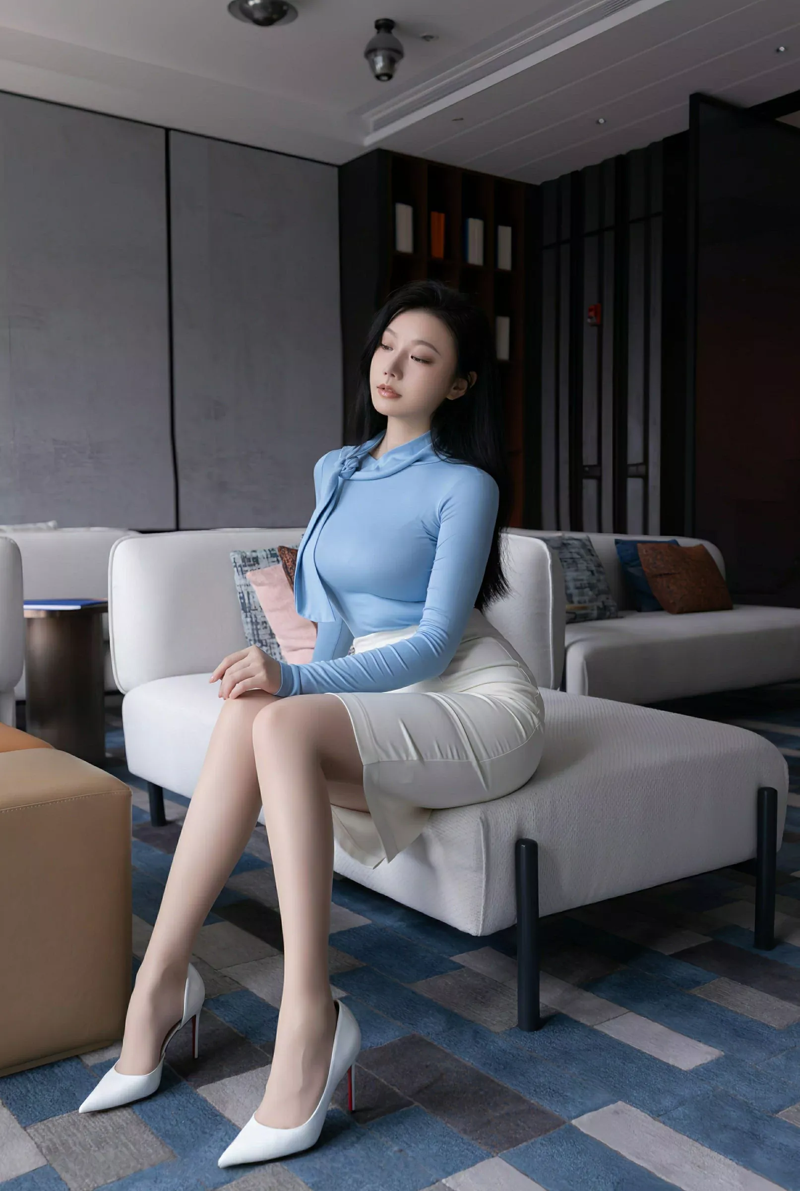 安然anran性感蓝色上衣露肉色内衣配超薄肉丝秀美腿绝美写真 第 116 张