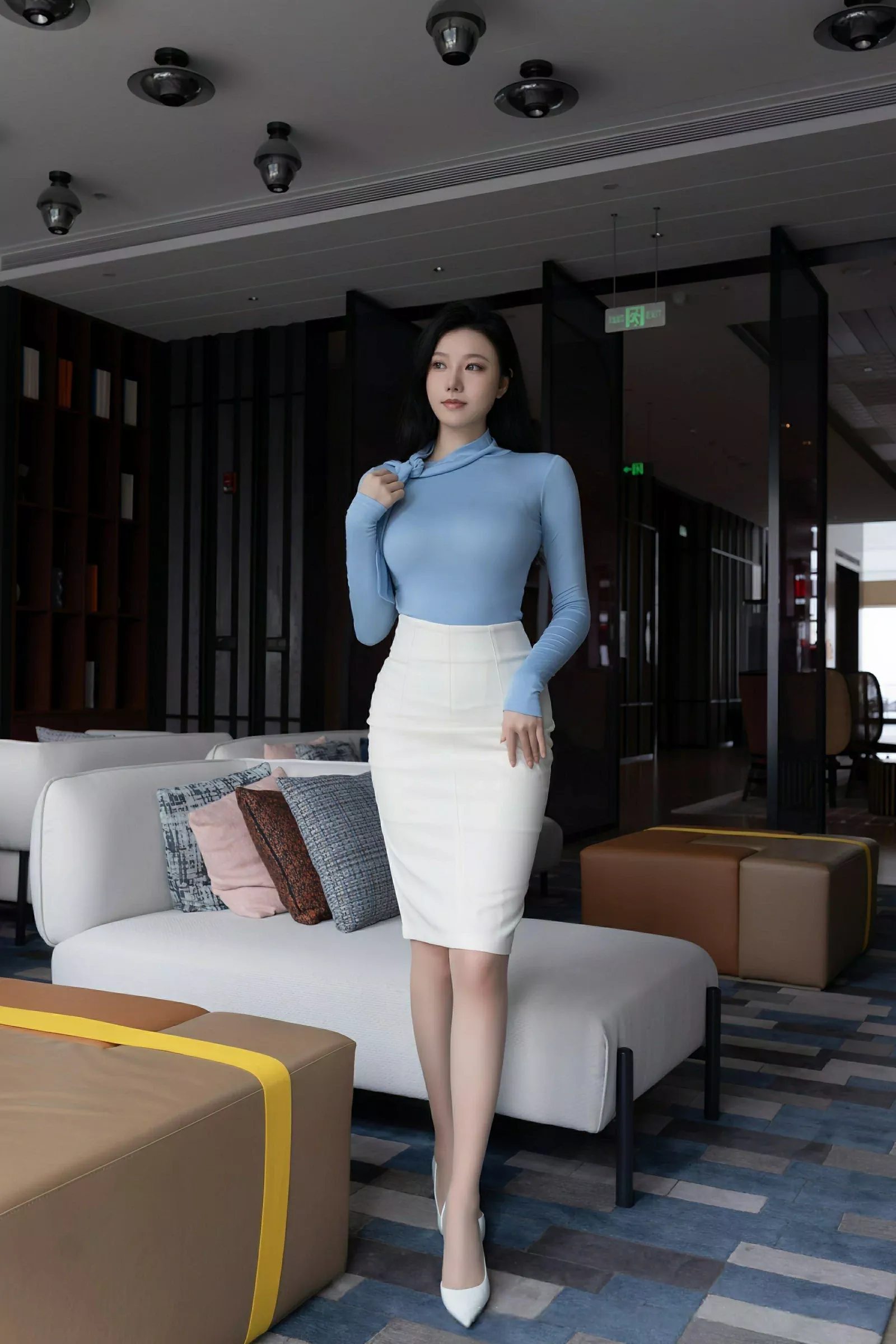 安然anran性感蓝色上衣露肉色内衣配超薄肉丝秀美腿绝美写真 第 117 张