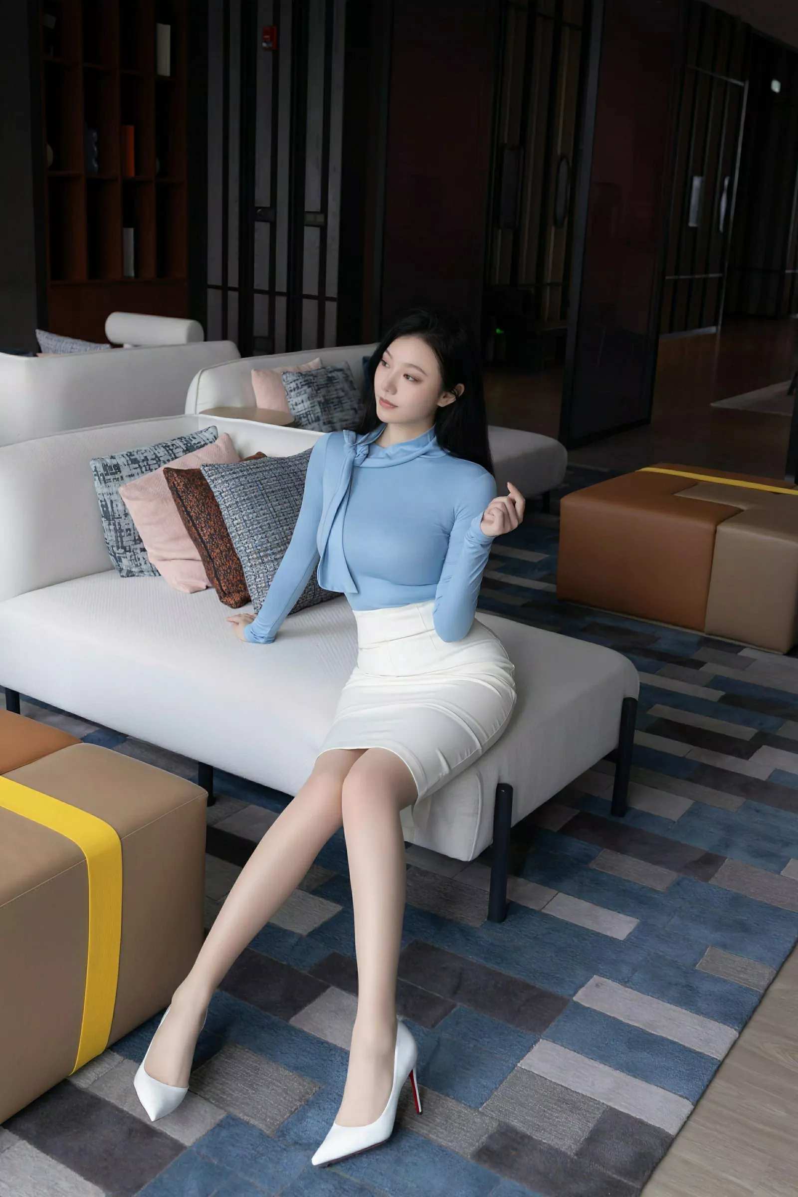 安然anran性感蓝色上衣露肉色内衣配超薄肉丝秀美腿绝美写真 第 6 张