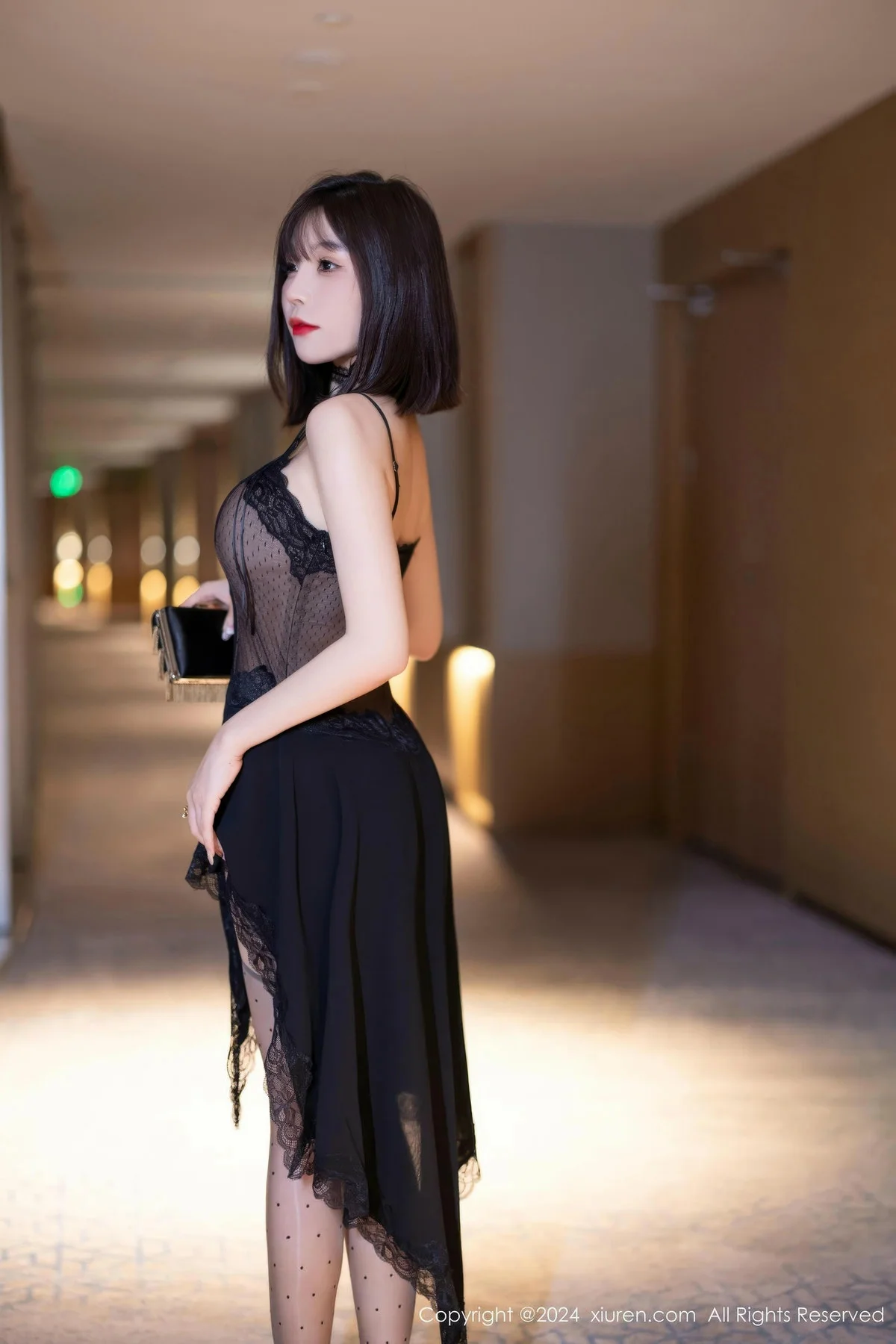 徐莉芝Booty性感黑色连衣裙+黑色连体网袜秀美腿绝美写真 第 11 张