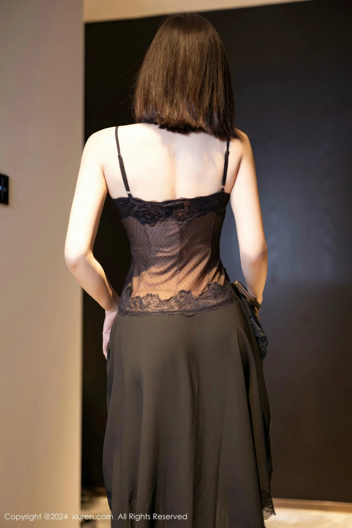 徐莉芝Booty性感黑色连衣裙+黑色连体网袜秀美腿绝美写真 第 19 张