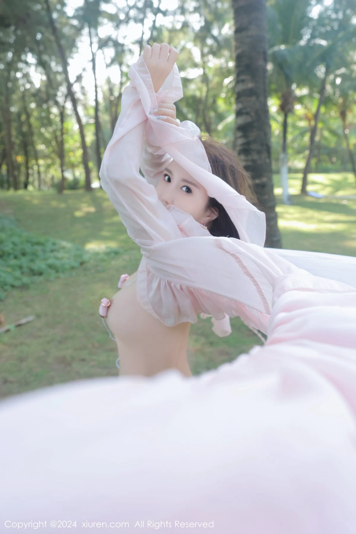 小薯条nienie户外性感粉色薄纱长裙半脱秀惹火身材绝美写真 第 15 张