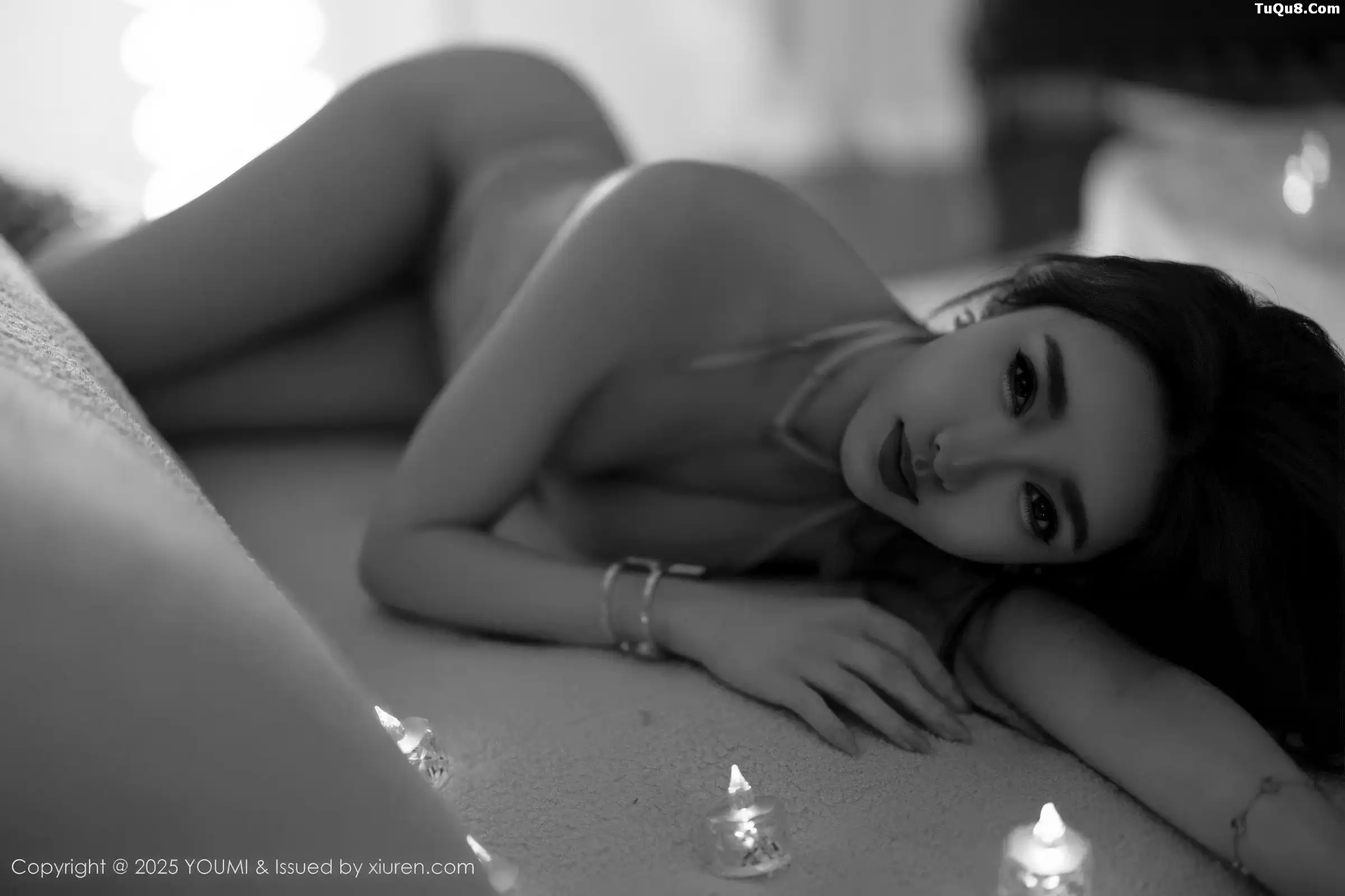 Twins-桃桃性感浅色连衣短裙配超薄肉丝秀完美身材绝美写真 第 117 张