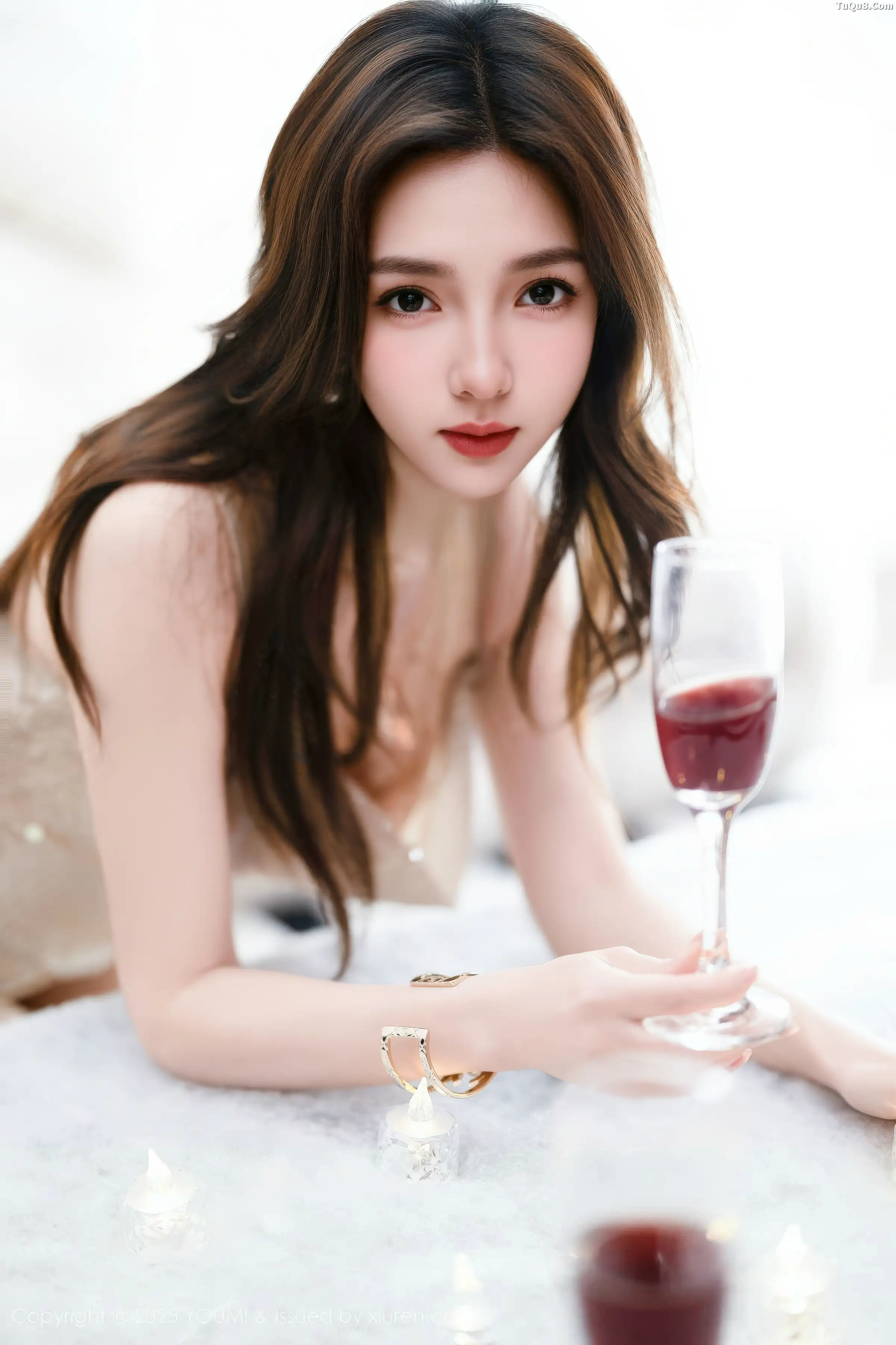 Twins-桃桃性感浅色连衣短裙配超薄肉丝秀完美身材绝美写真 第 19 张