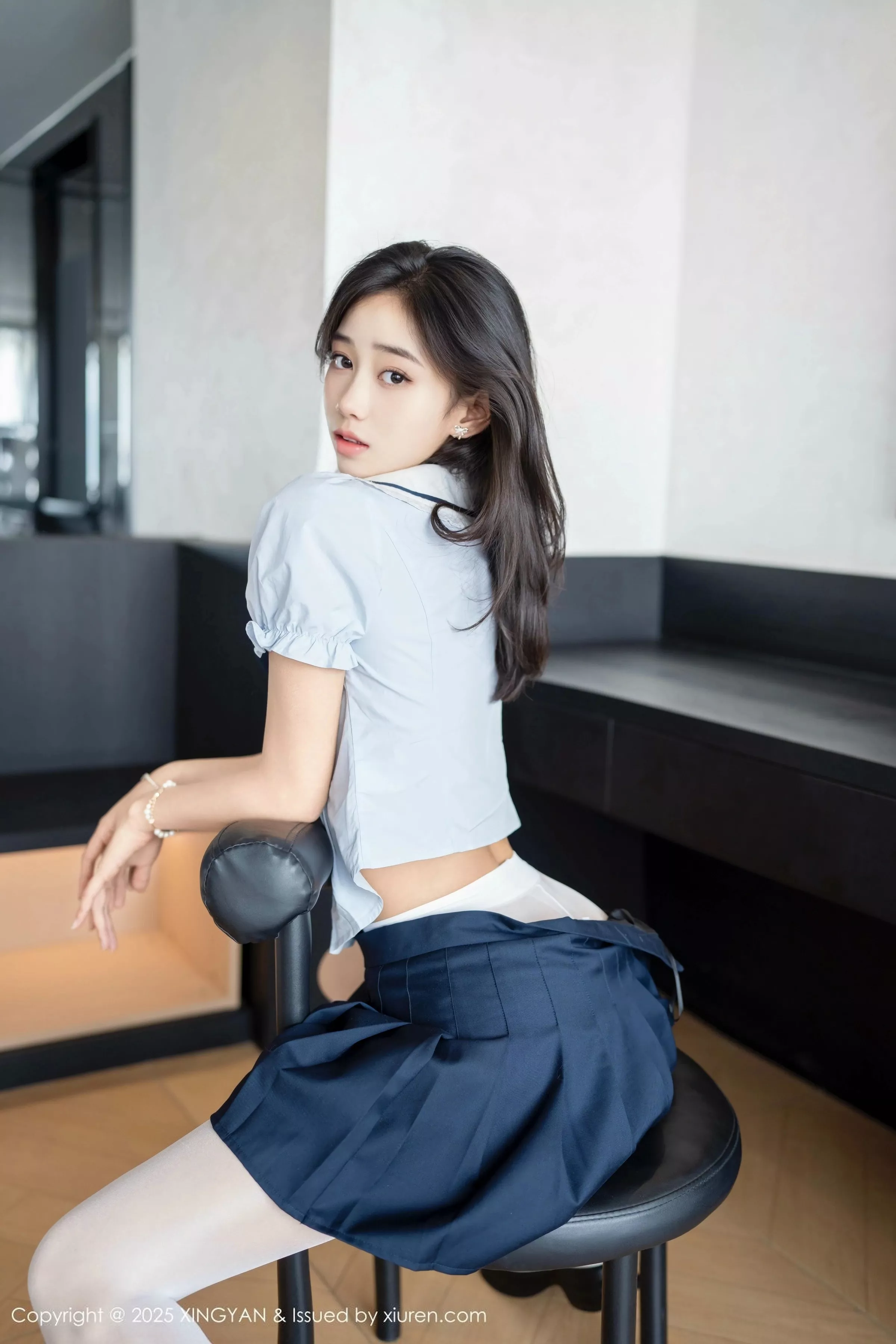 时安安性感深色短裙配超薄无内白丝秀柔美身姿绝美写真 第 21 张
