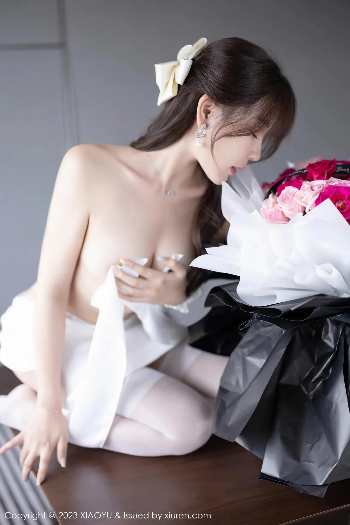 徐莉芝Booty白色连衣短裙+黑色情趣服秀曼妙身姿绝美写真 第 89 张