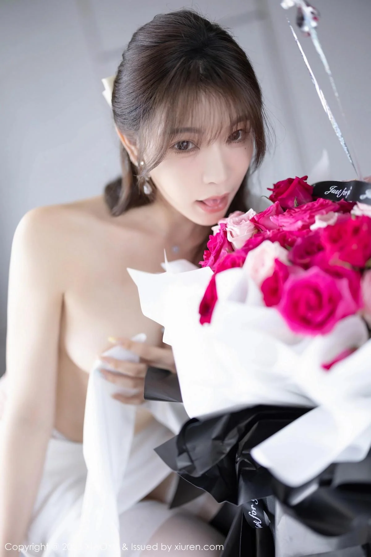 徐莉芝Booty白色连衣短裙+黑色情趣服秀曼妙身姿绝美写真 第 94 张
