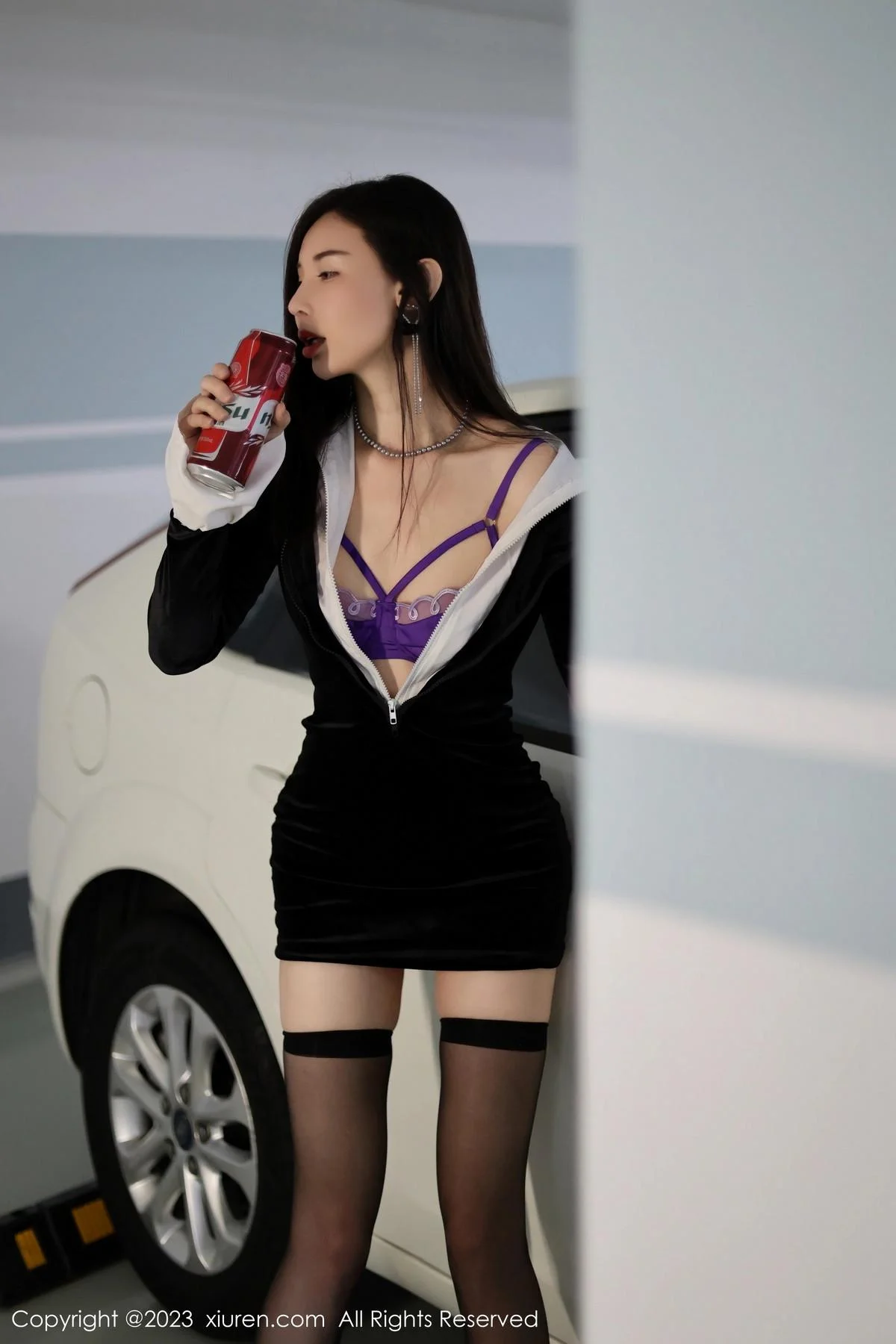 曼柔醉酒主题脱黑色连衣裙露性感紫色蕾丝内衣撩人绝美写真 第 19 张