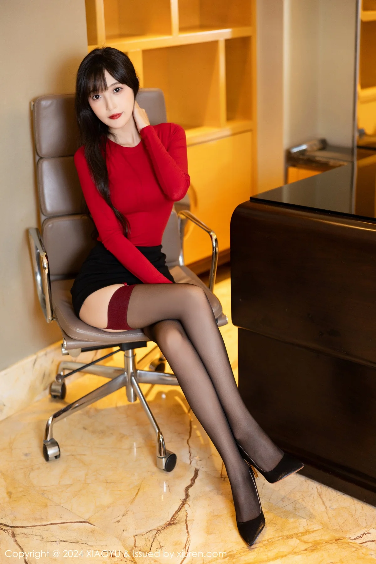 林星阑浴室性感红色上衣露黑色内衣配黑丝吊袜迷人绝美写真 第 6 张