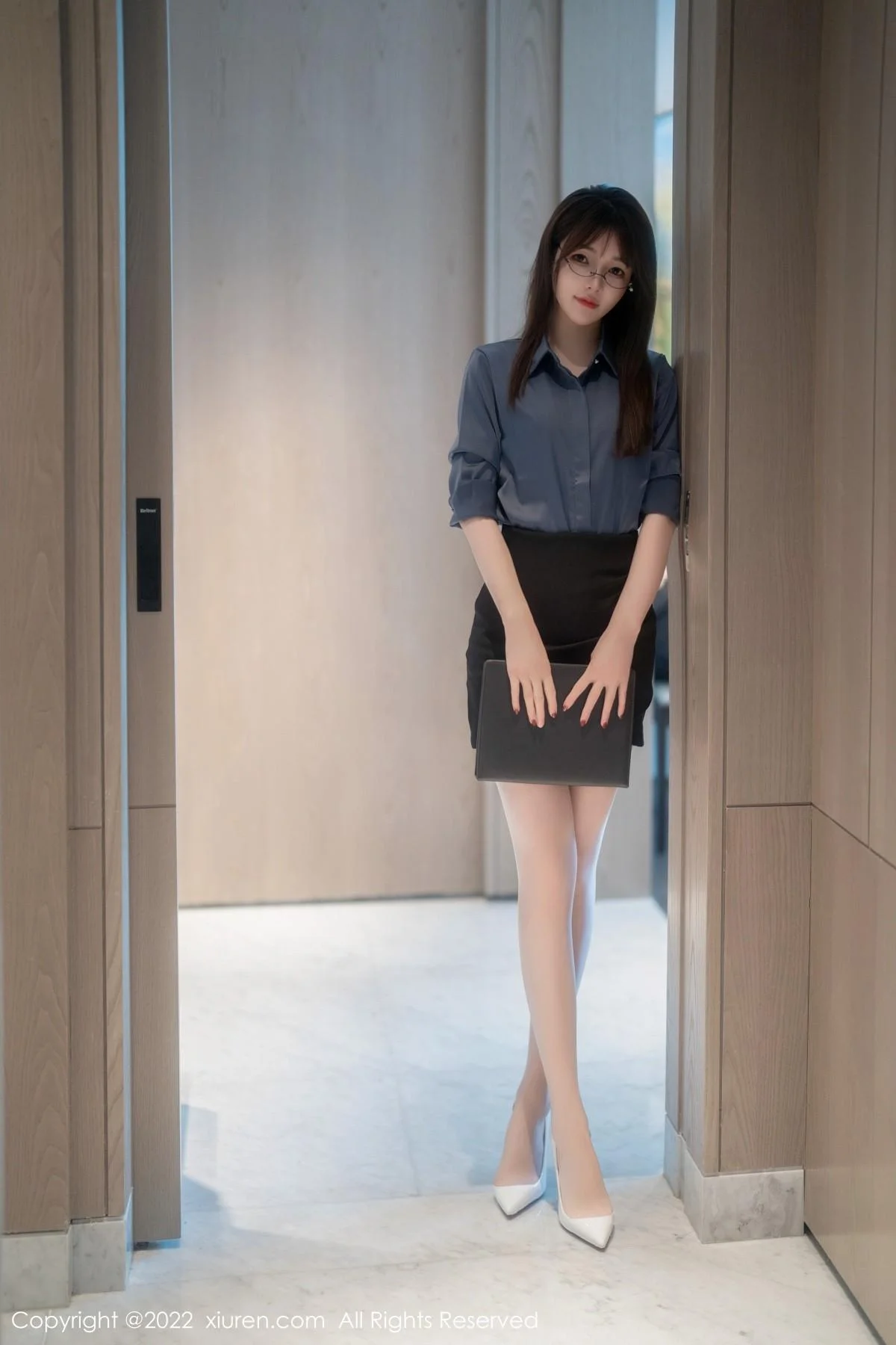 婠婠么文员角色扮演半脱露蕾丝内衣超薄无内肉丝绝美写真 第 7 张