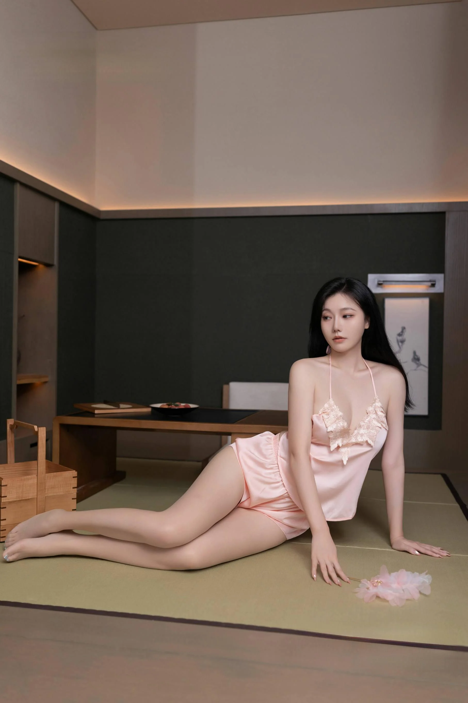 [秀人付费] 安然anran 诱人私拍福利 粉肚兜 第 24 张