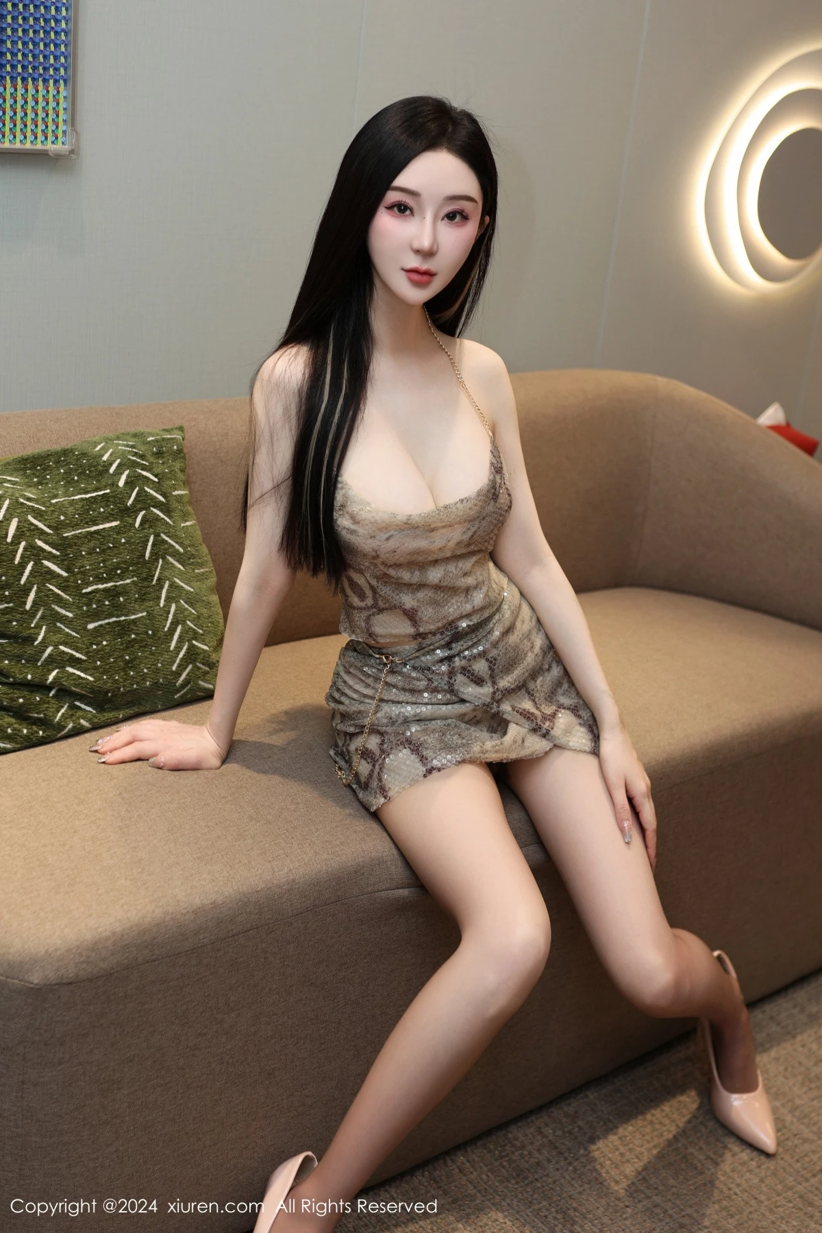 田兮白性感吊带情趣短裙配超薄黑丝秀曼妙身姿迷人绝美写真 第 1 张
