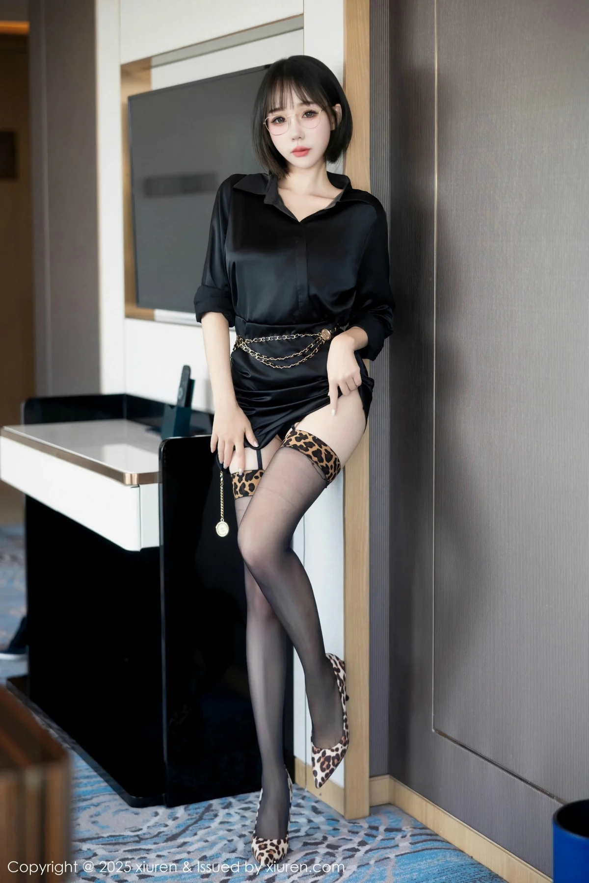 波巧酱私房性感豹纹内衣配黑丝吊袜秀曼妙身姿完美绝美写真 第 14 张
