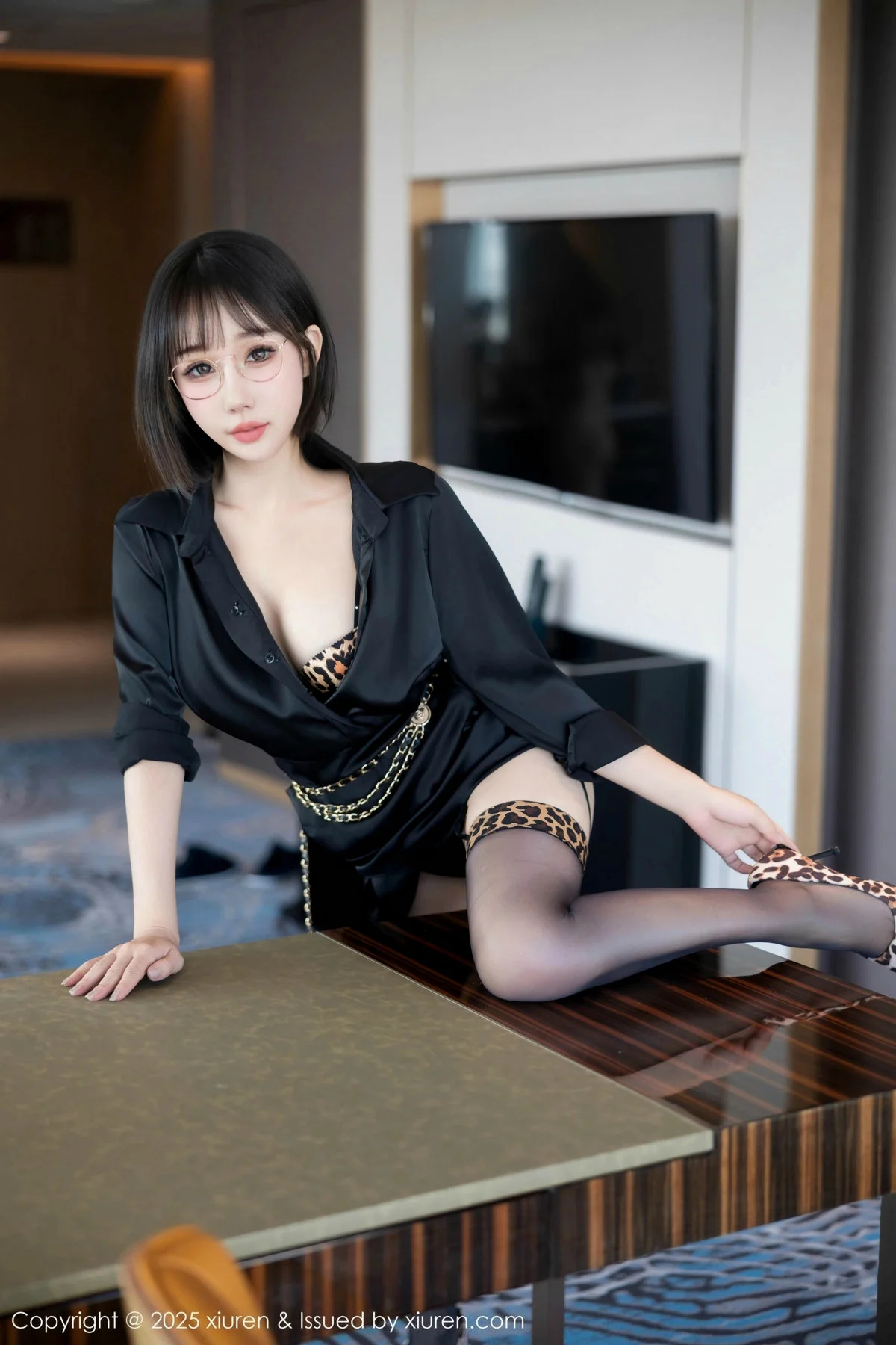 波巧酱私房性感豹纹内衣配黑丝吊袜秀曼妙身姿完美绝美写真 第 27 张