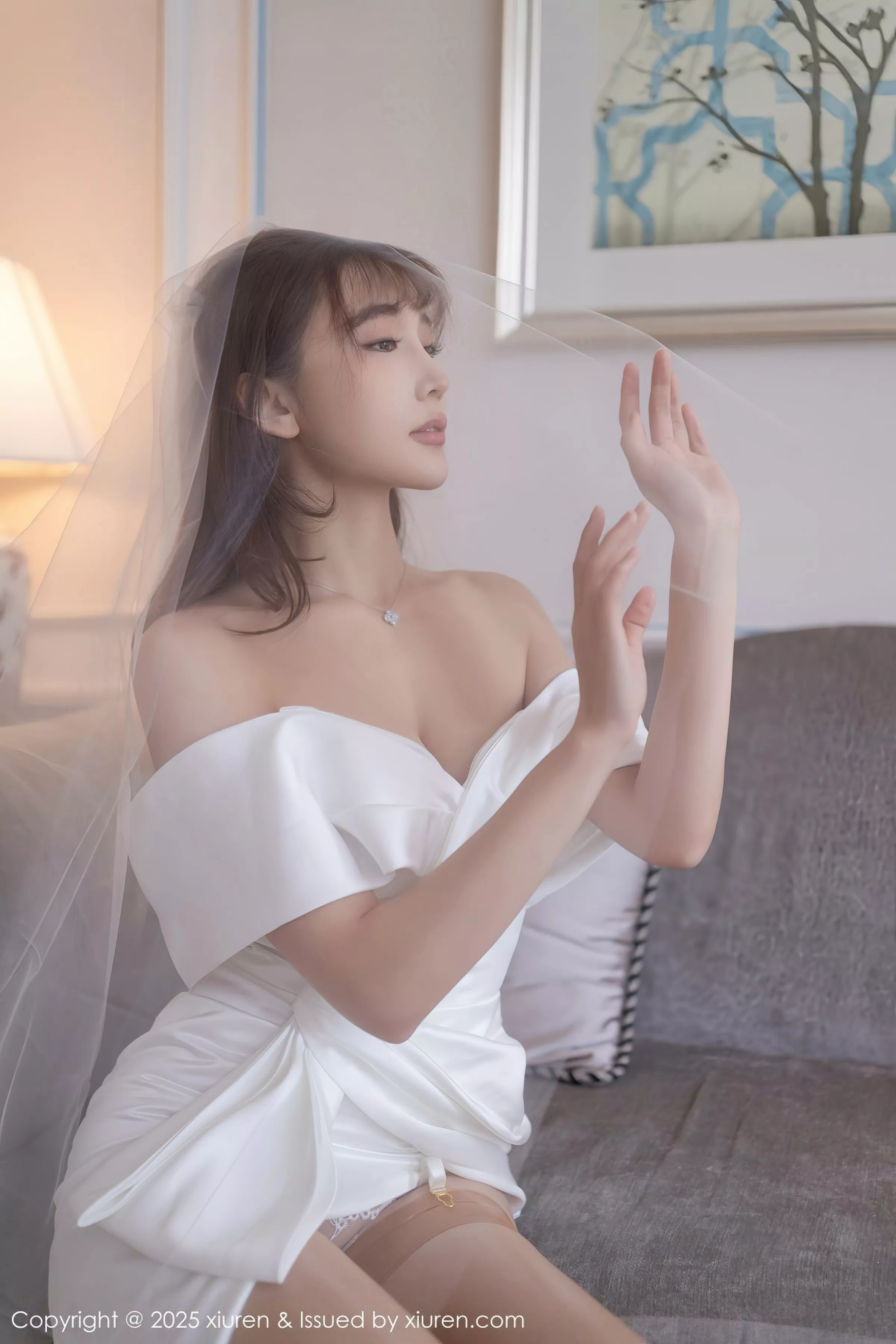 陆萱萱性感白色蕾丝情趣婚纱配肉丝吊袜秀柔美身姿绝美写真 第 13 张