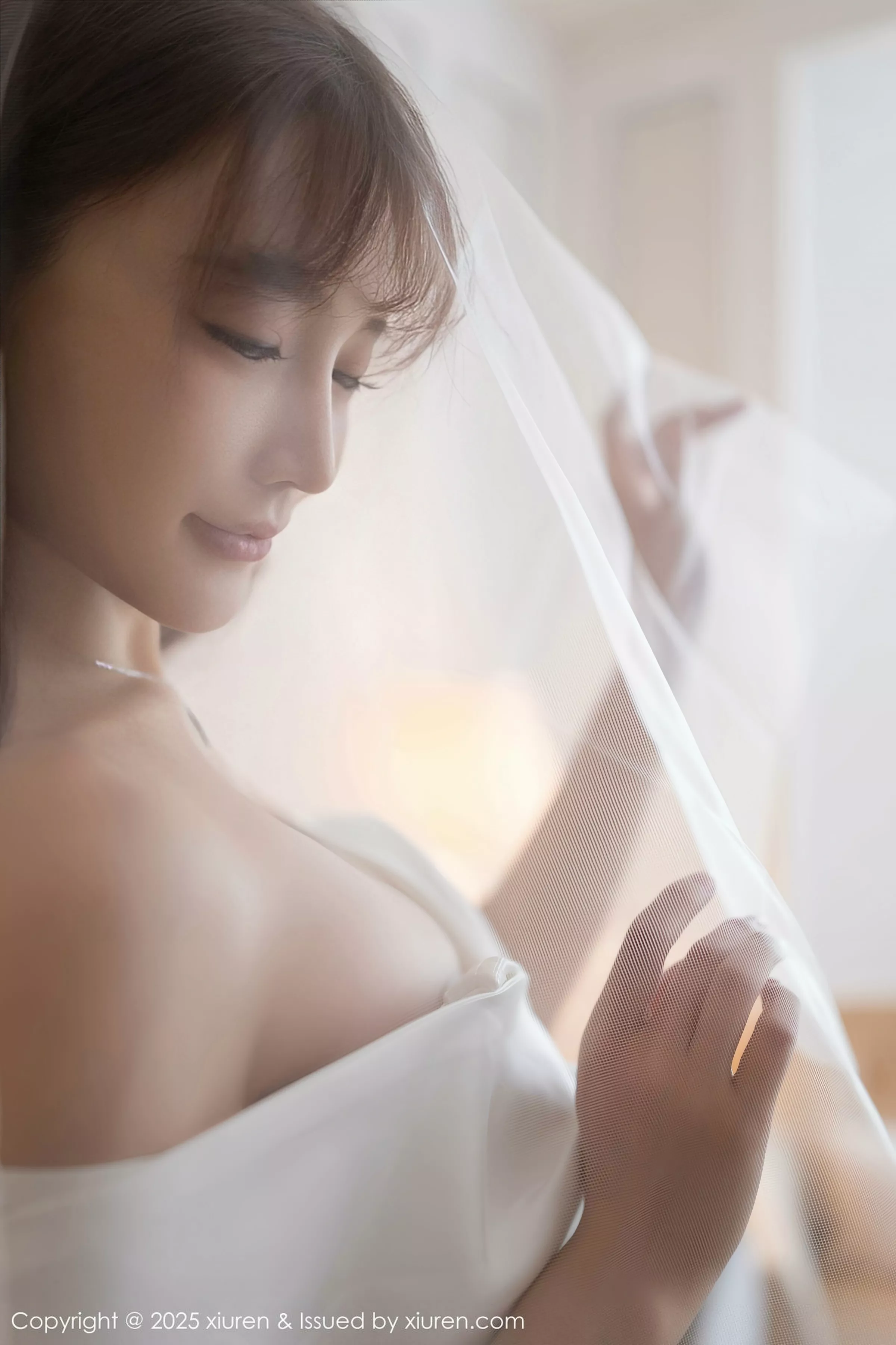 陆萱萱性感白色蕾丝情趣婚纱配肉丝吊袜秀柔美身姿绝美写真 第 24 张