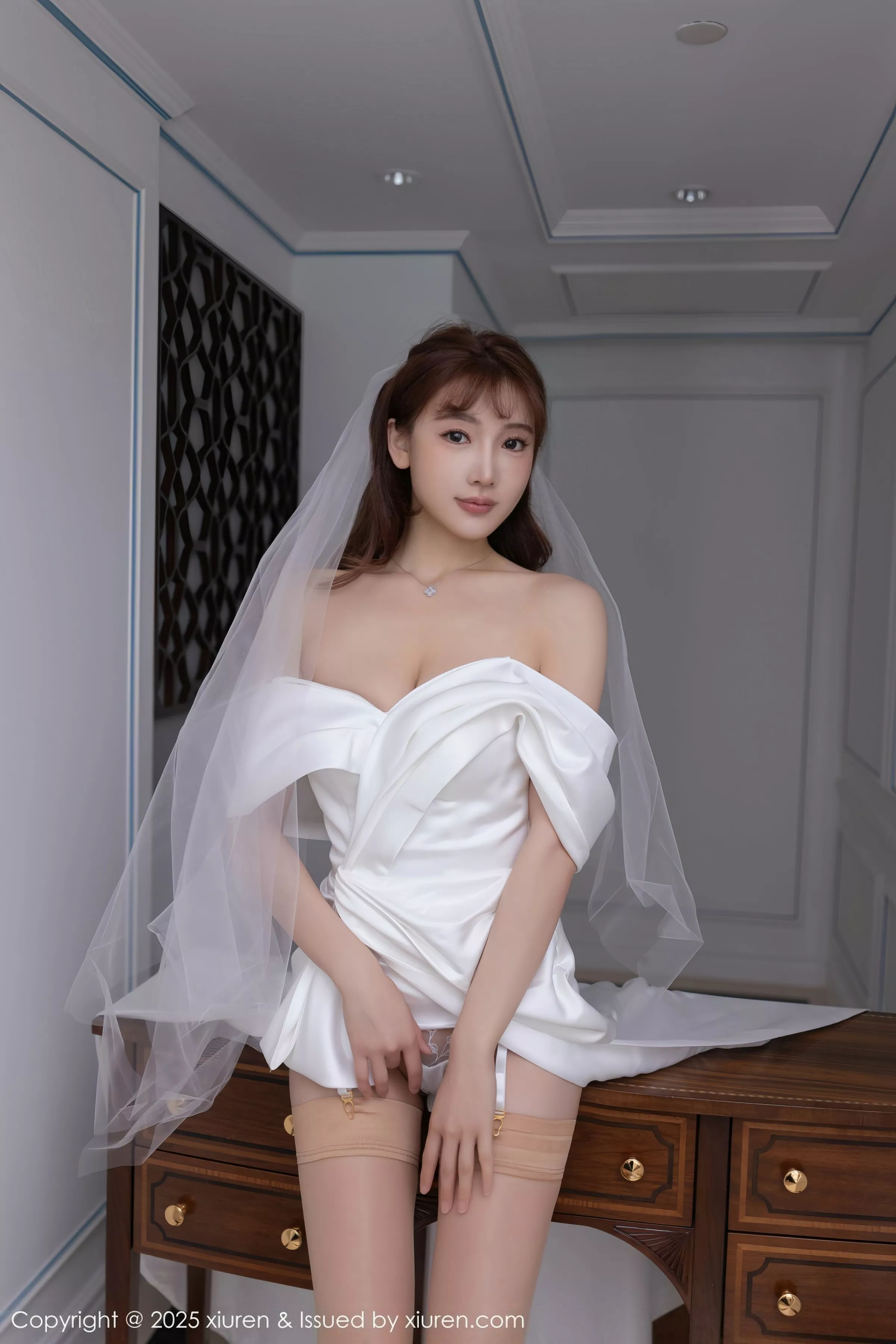 陆萱萱性感白色蕾丝情趣婚纱配肉丝吊袜秀柔美身姿绝美写真 第 38 张
