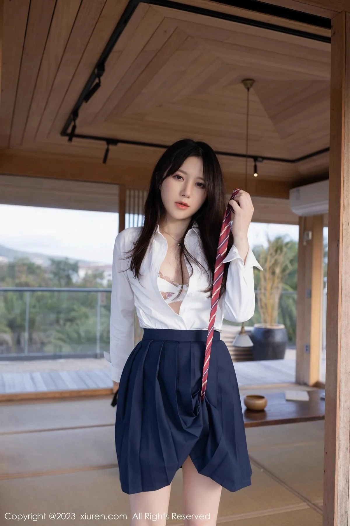 鱼子酱Fish性感学妹装扮白T配深蓝短裙秀曼妙身姿绝美写真 第 35 张