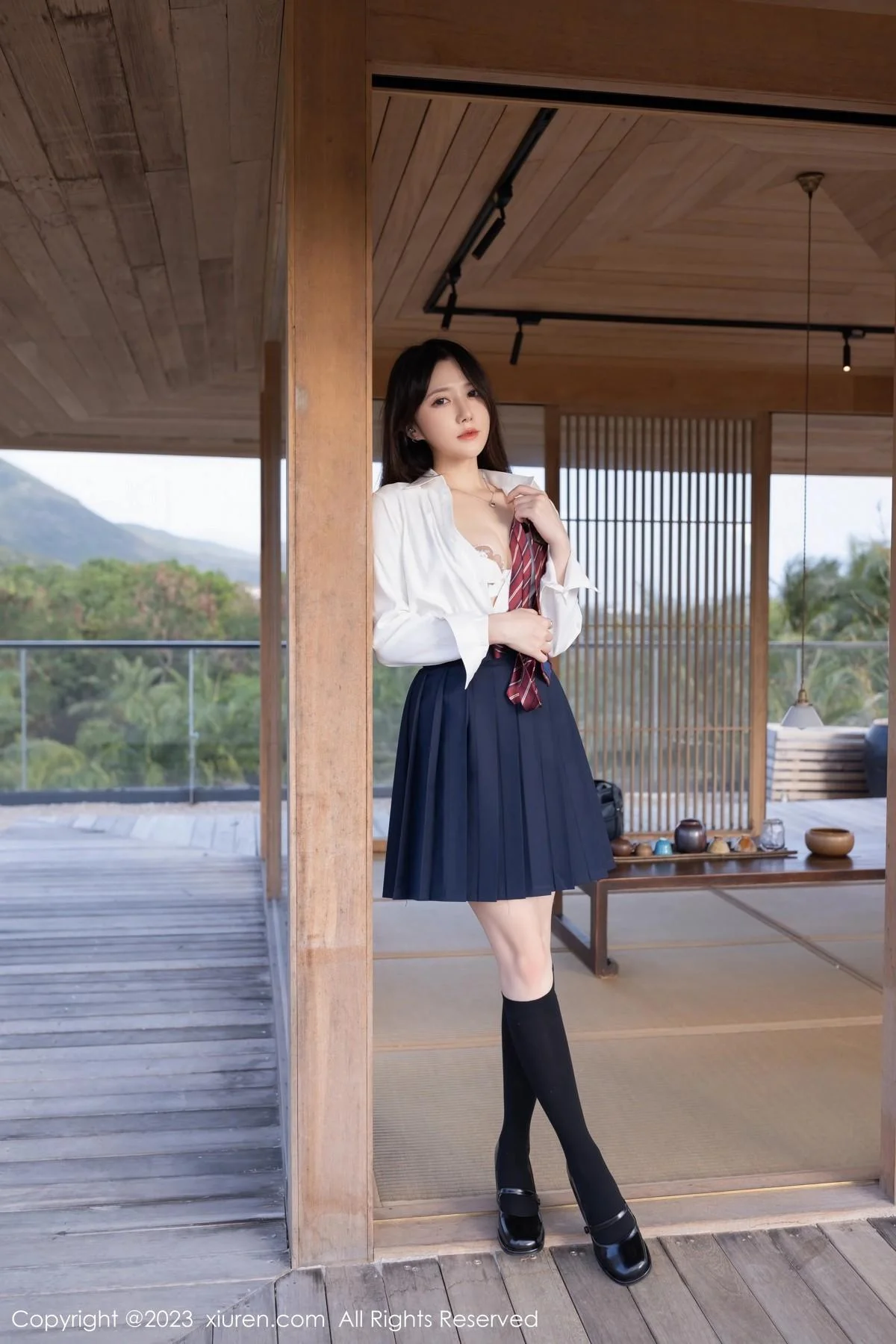 鱼子酱Fish性感学妹装扮白T配深蓝短裙秀曼妙身姿绝美写真 第 37 张
