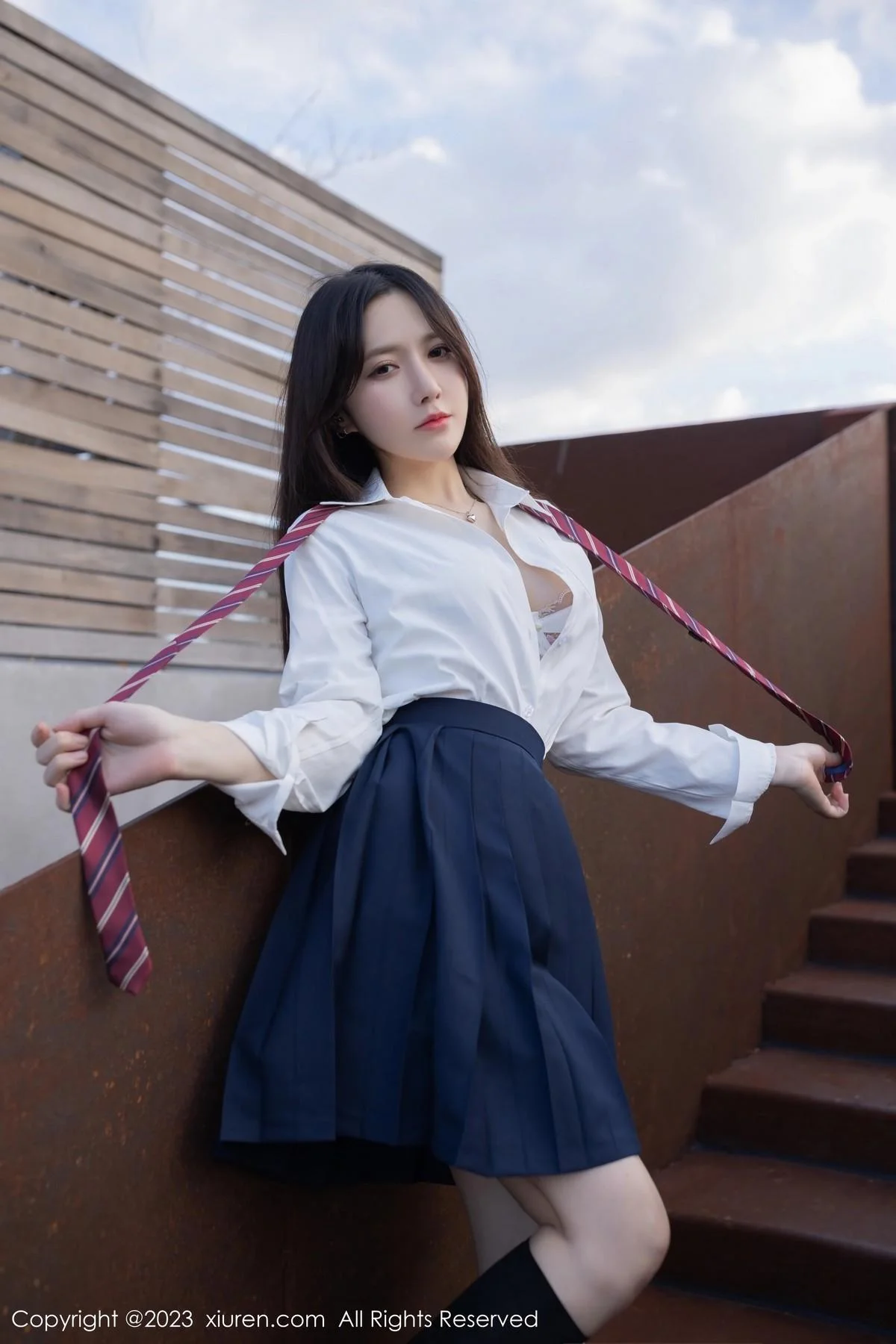 鱼子酱Fish性感学妹装扮白T配深蓝短裙秀曼妙身姿绝美写真 第 43 张