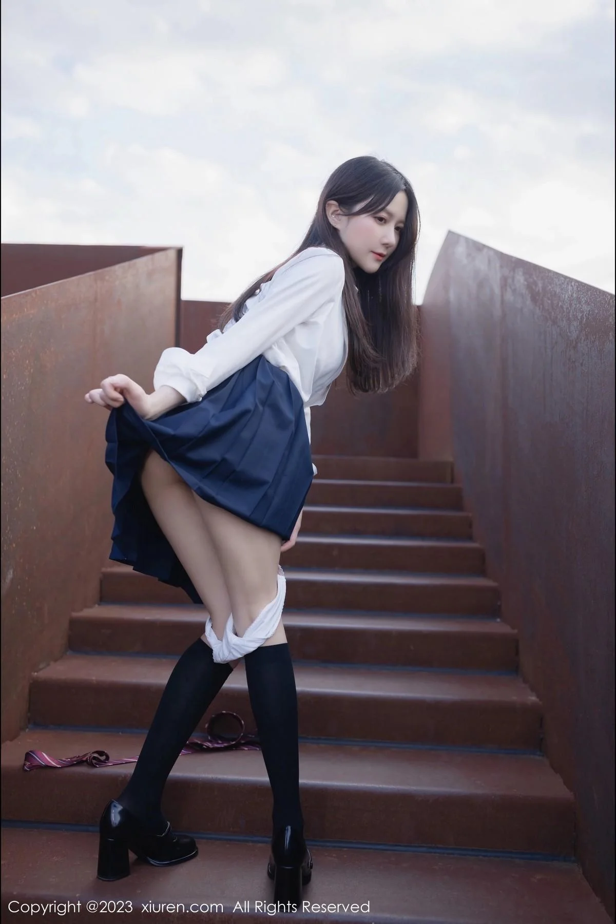 鱼子酱Fish性感学妹装扮白T配深蓝短裙秀曼妙身姿绝美写真 第 50 张