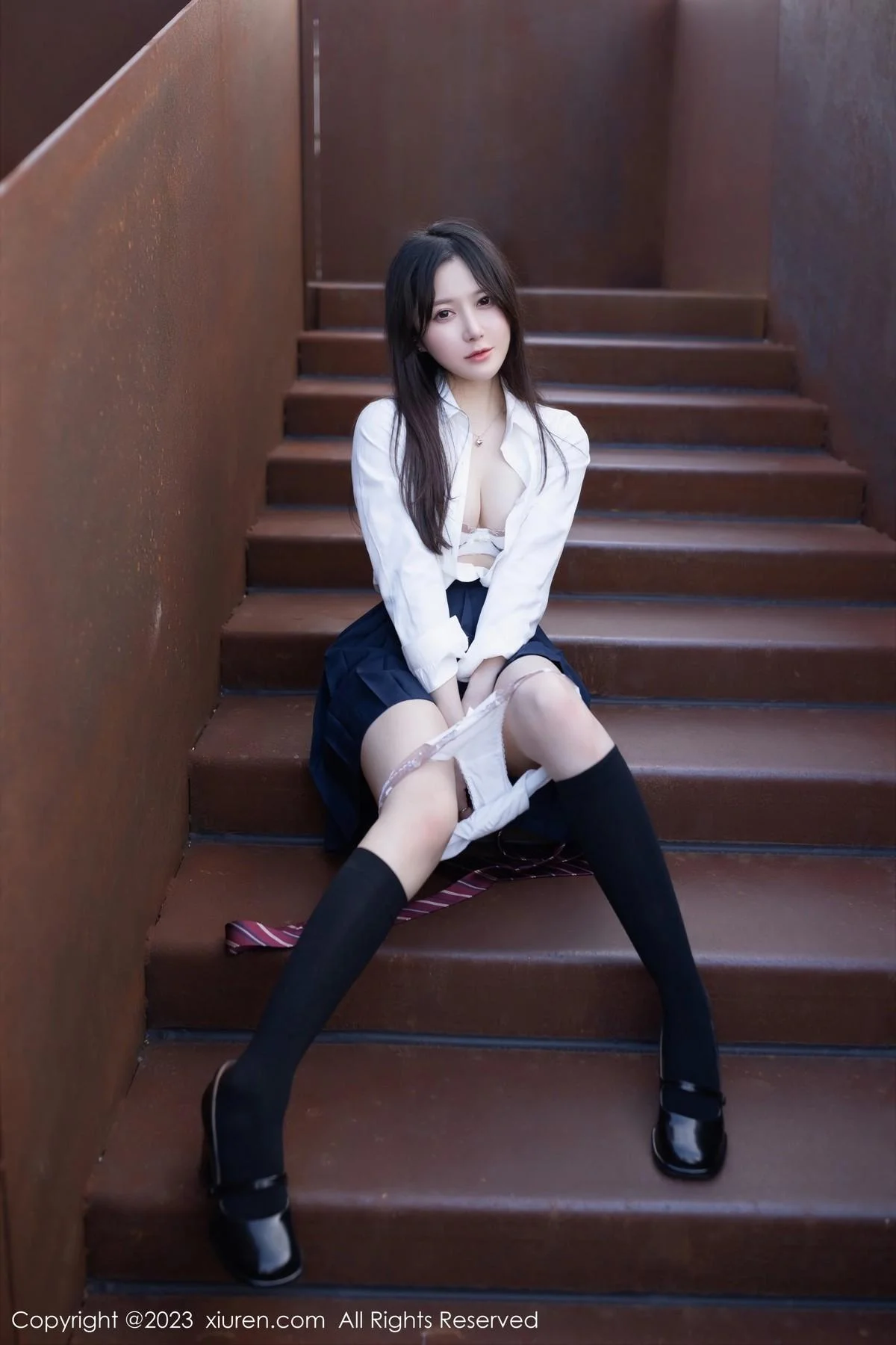 鱼子酱Fish性感学妹装扮白T配深蓝短裙秀曼妙身姿绝美写真 第 51 张
