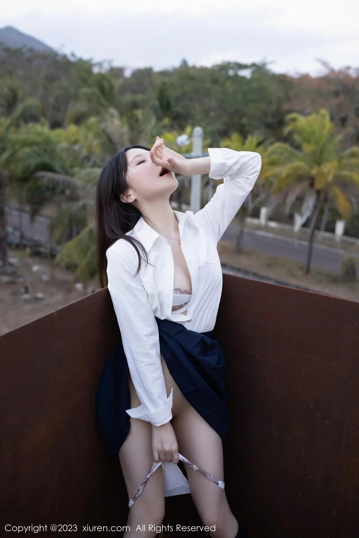 鱼子酱Fish性感学妹装扮白T配深蓝短裙秀曼妙身姿绝美写真 第 58 张