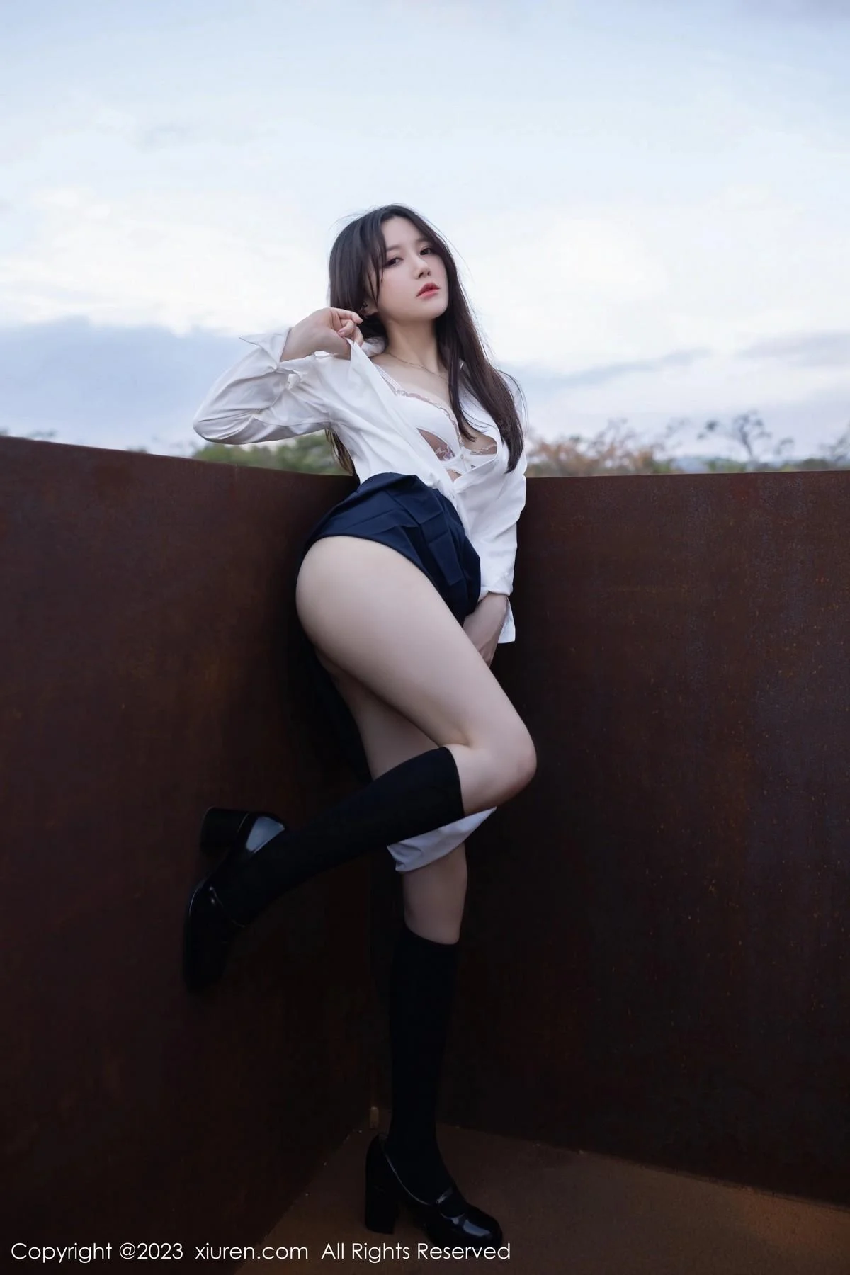 鱼子酱Fish性感学妹装扮白T配深蓝短裙秀曼妙身姿绝美写真 第 60 张