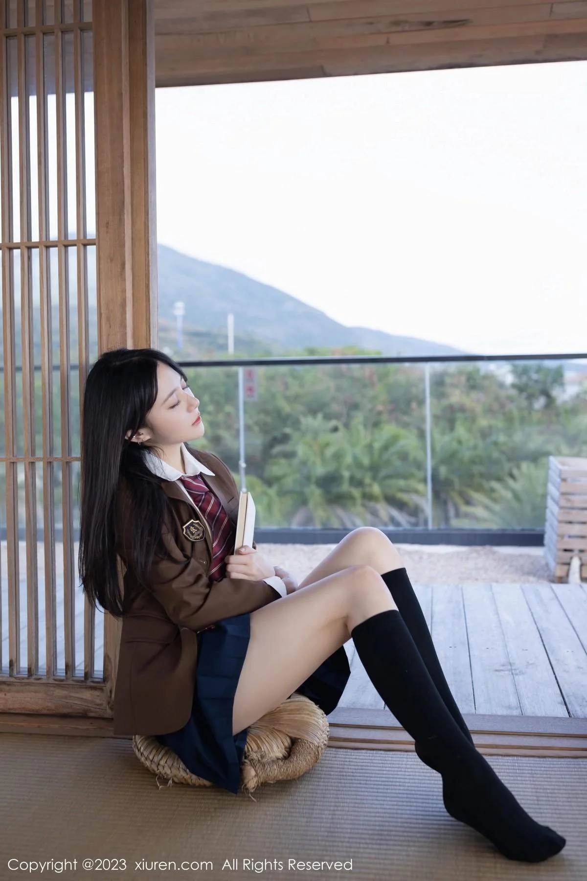 鱼子酱Fish性感学妹装扮白T配深蓝短裙秀曼妙身姿绝美写真 第 9 张