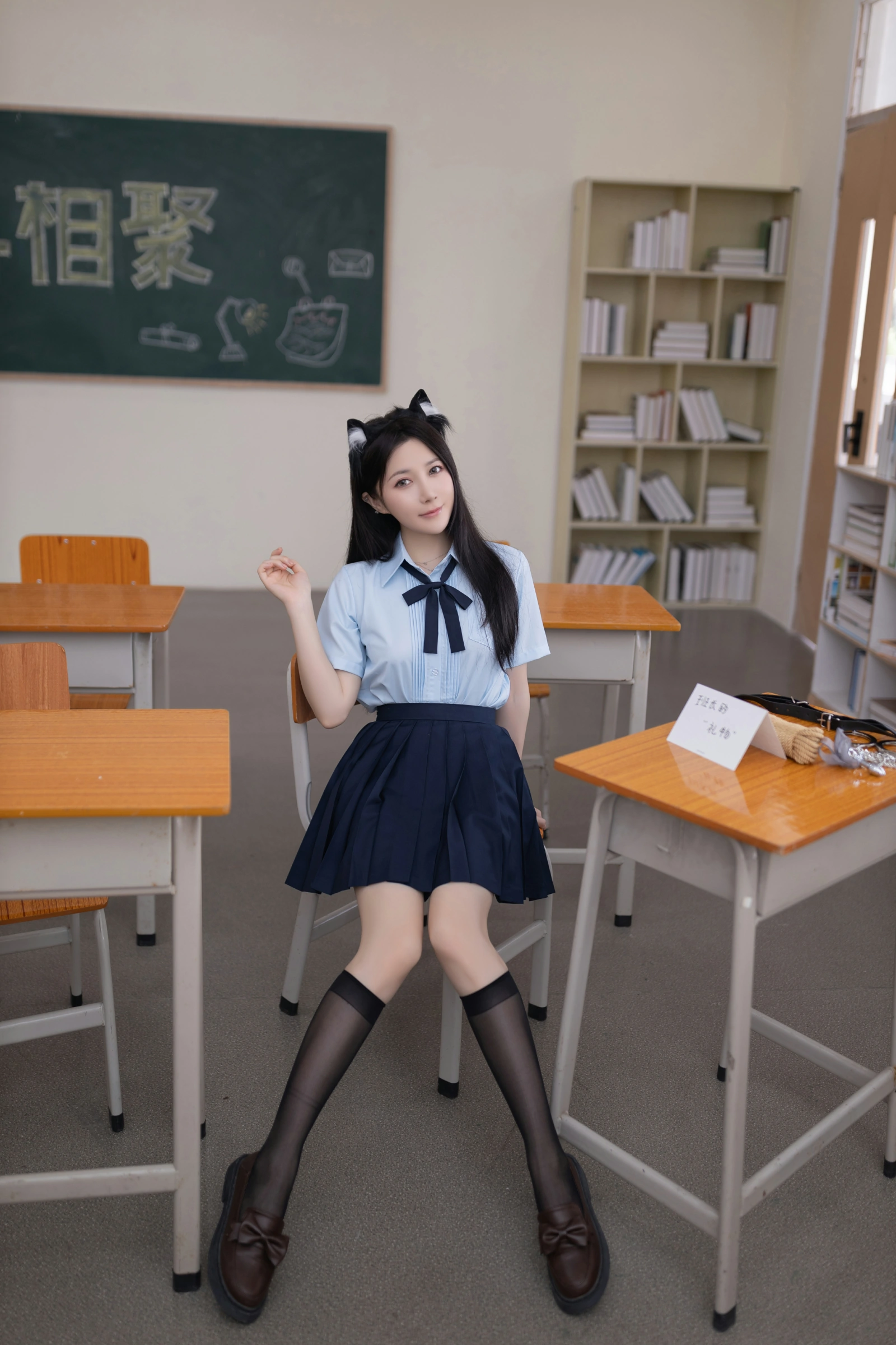 [秀人付费] 鱼子酱Fish 诱人私拍福利 班长的礼物 第 11 张